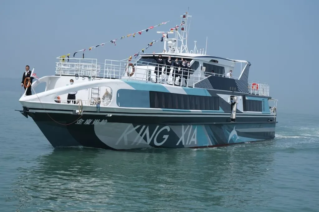 金門「金廈遊輪」昨（19）日下午遭中國海警強制登船臨檢，海巡署趕抵現場後，與「金」輪通聯掌握狀況，並一路伴航「金」輪返回水頭港。圖/中央社