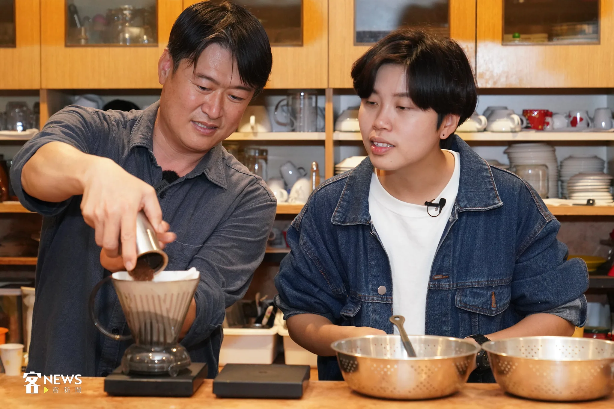 《客新聞》跟著劉易騰老闆學習咖啡採收、後製、烘焙、萃取等過程，去體會他如何透過莊園，將「從一顆種子到一杯咖啡的過程」傳遞給民眾。張凱清攝