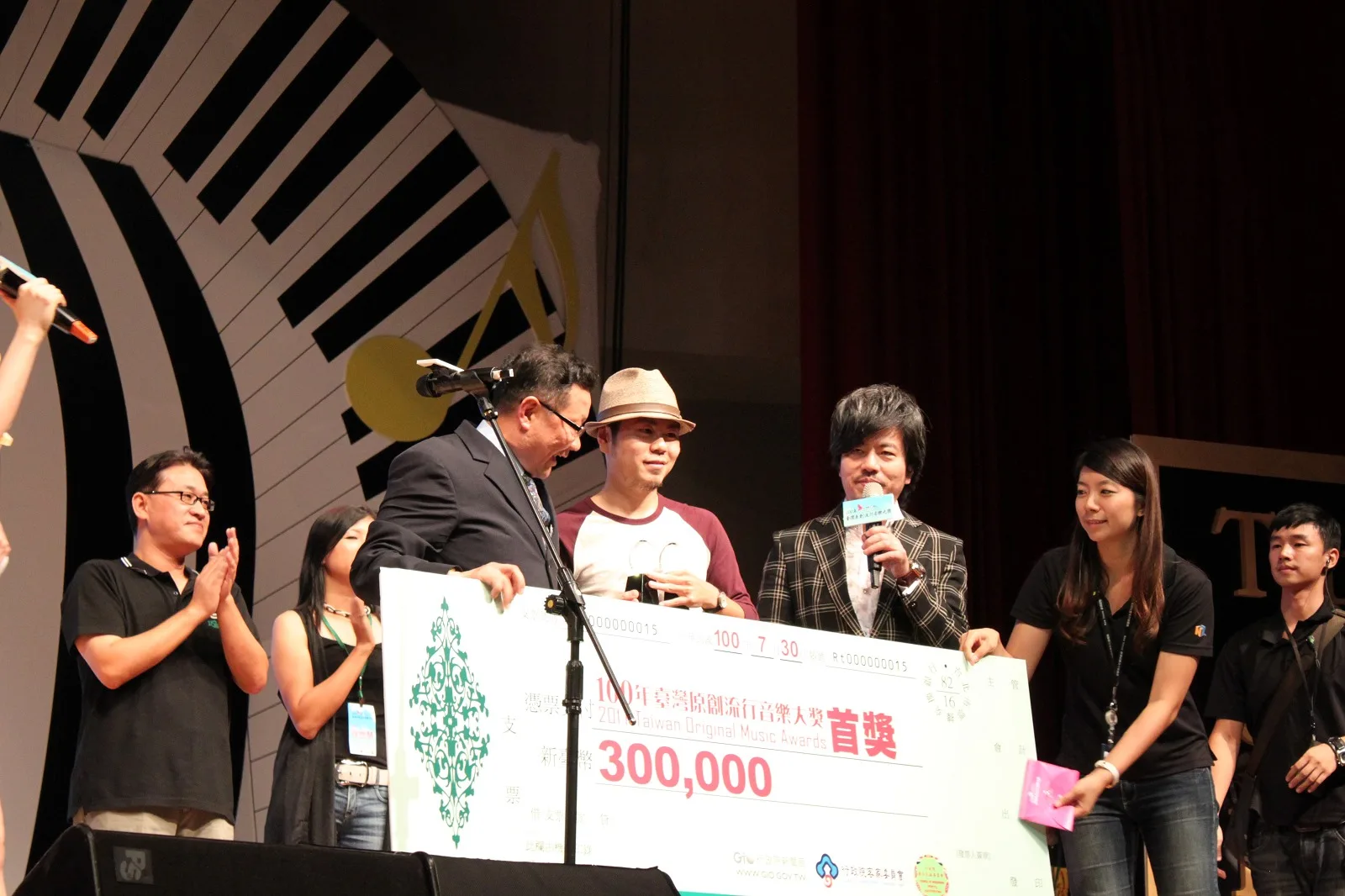 2011年獲得臺灣原創流行音樂大獎客語組首獎、現場表演獎、河洛語組佳作,成為黃子軒音樂之路轉折點。翻攝黃子軒FB