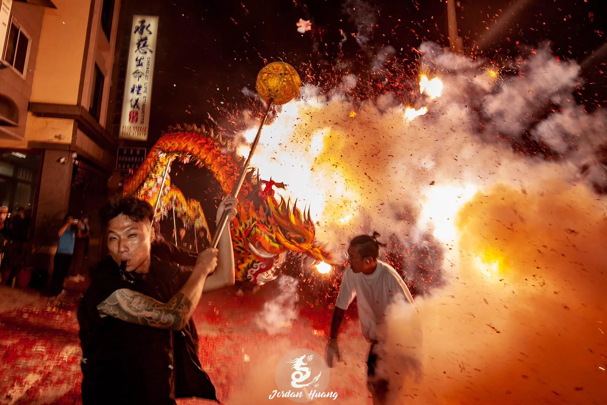 頗獲好評的禾豐龍藝在苗栗街頭熱鬧𪹚龍。讀者Jordan Huang攝