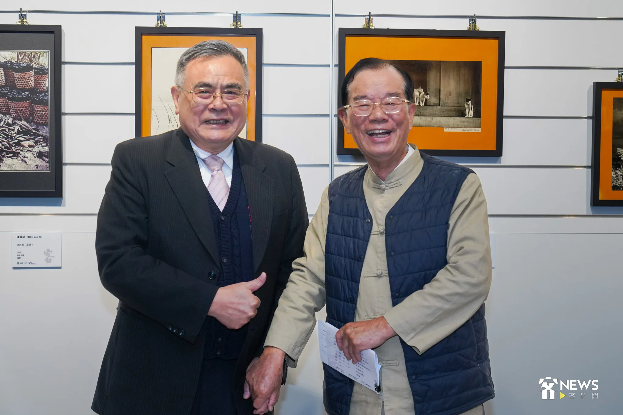 國立聯合大學校長李偉賢（左）與陳雲錦合影。宋佩遙攝