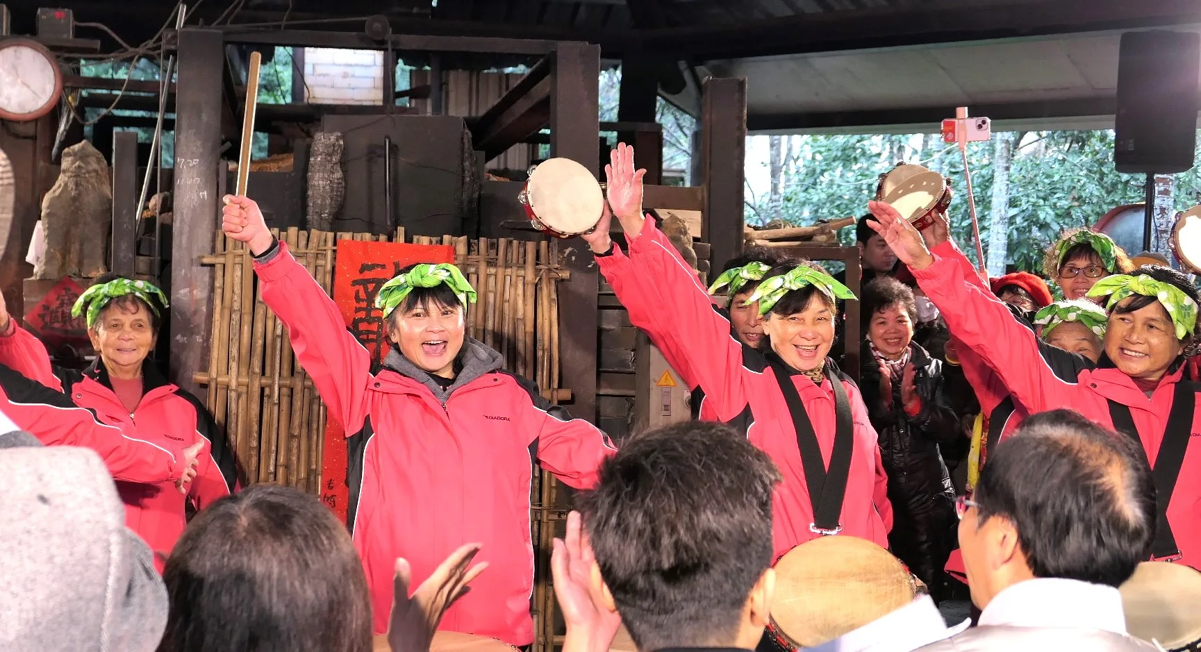 3月2日的亮點活動現場，由三和社區手鼓團熱力演出。客委會提供