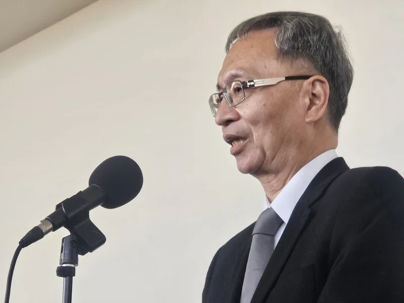 蘇丹紅食安風暴波及產品愈來愈多，衛福部長薛瑞元今（4）日上午在立法院受訪時表示，因大規模啟動追蹤系統，積極查明流向，名單才會不斷增加，並即時將有問題產品下架、封存。中央社