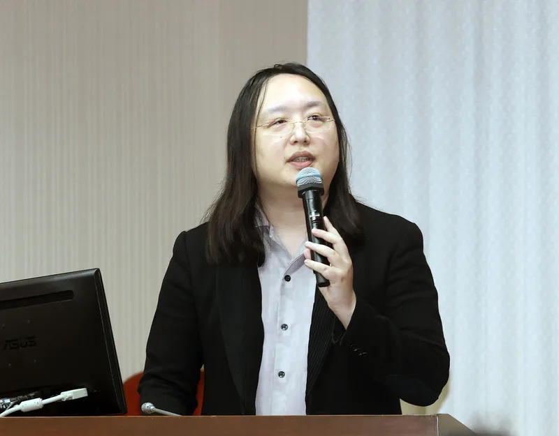 去年詐騙案仍上升　唐鳳：生成式AI影響正努力抑制