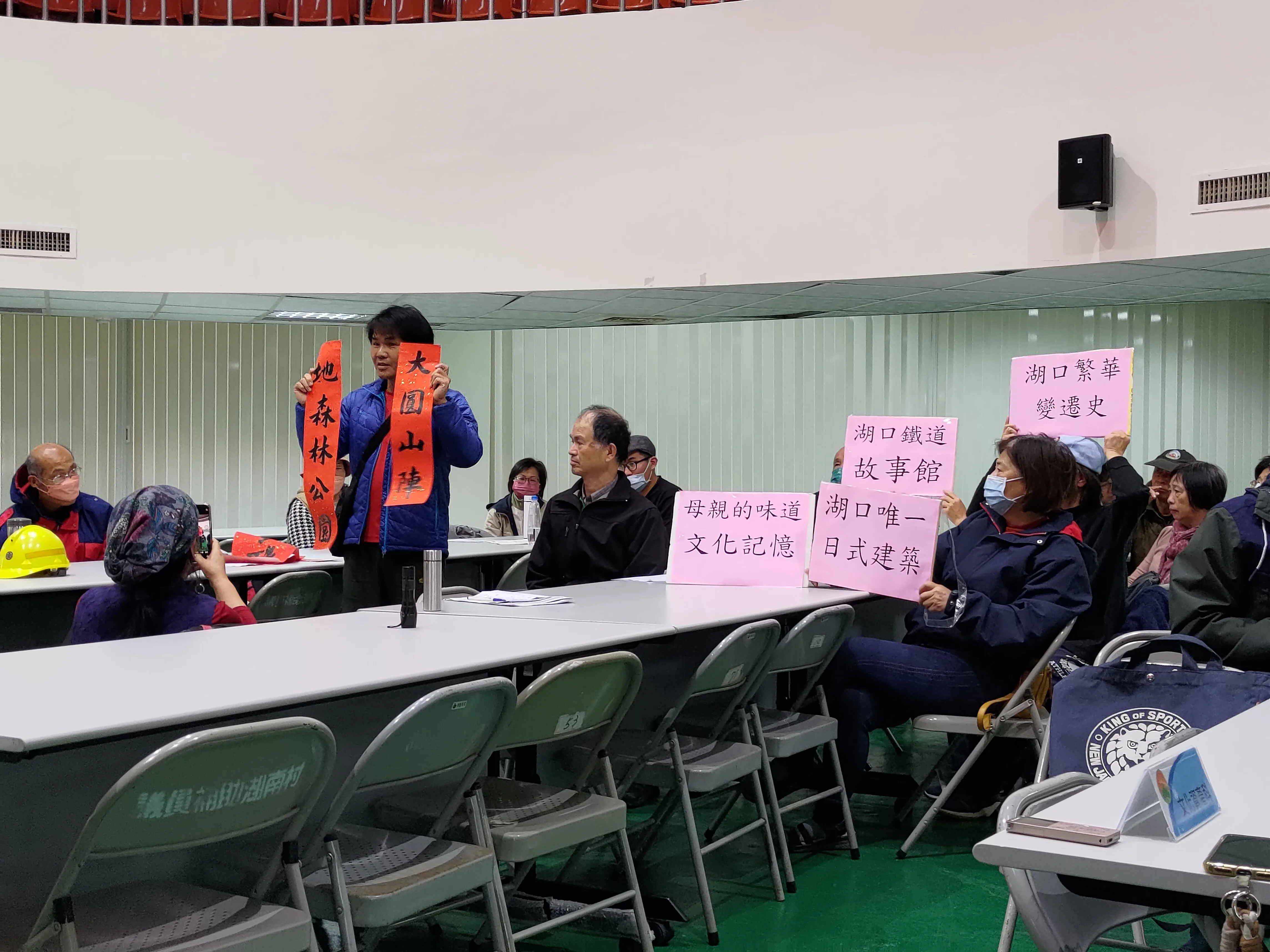 志工郭台貴說明,日式站長宿舍及監工房見證湖口「鐵道遷移史」與「繁華變遷史」,也是湖口目前僅存唯一日式建築群,希望能夠列為歷史建築。王湘仁攝