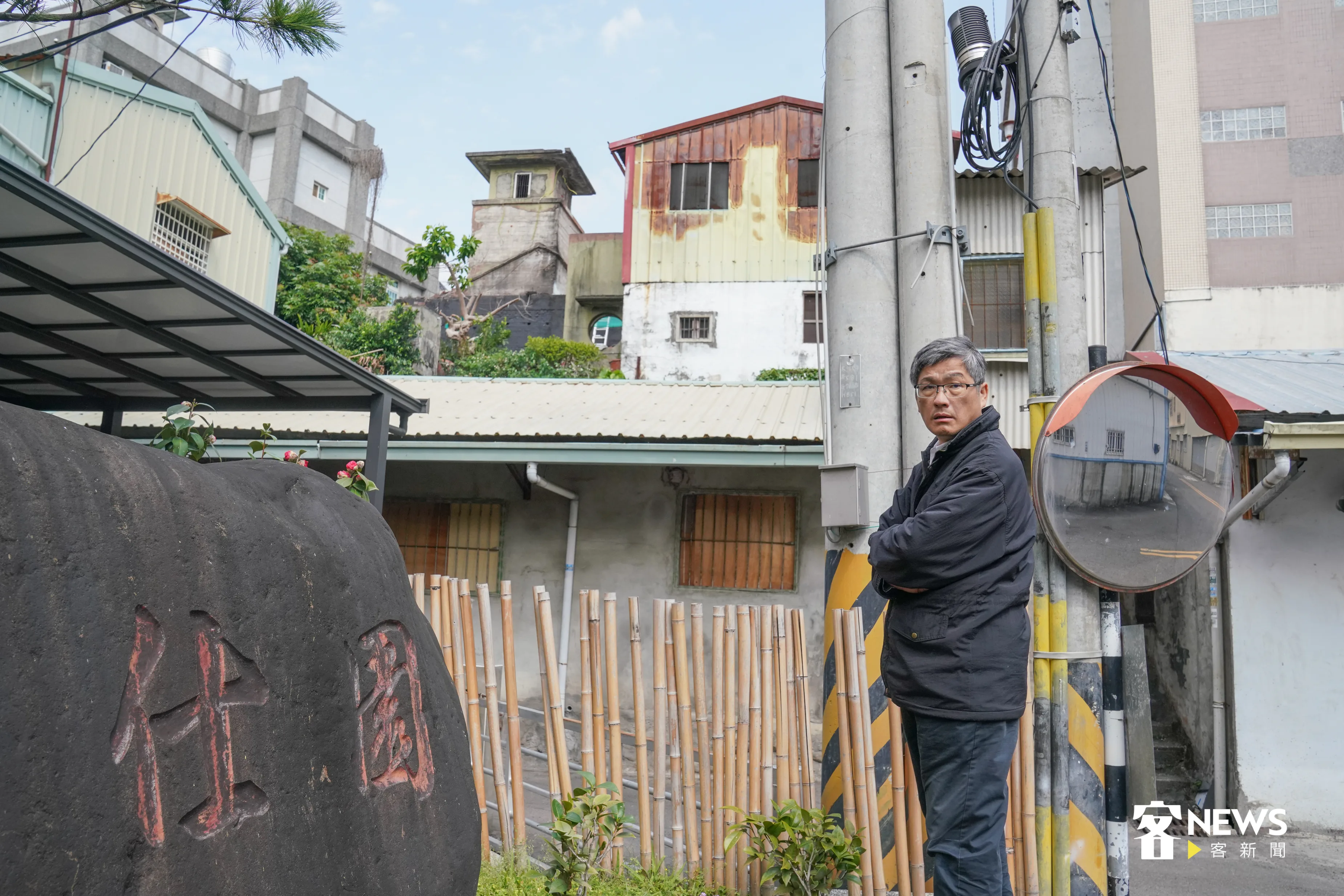客委會主委楊長鎮今3月13日中午前往東勢的社會館尖塔會勘，承諾會與地方一起攜手保存重要歷史記憶建築。洪俊傑攝