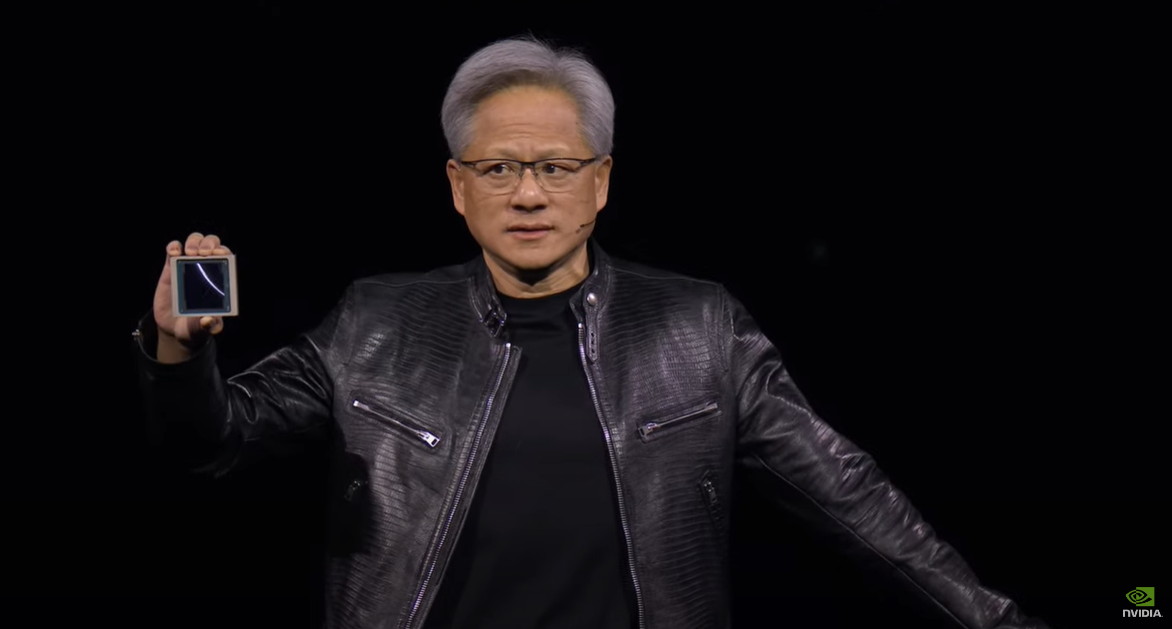 黃仁勳向大家介紹NVIDIA推出的最新一代GPU「Blackwell」B200。翻攝自NVIDIA