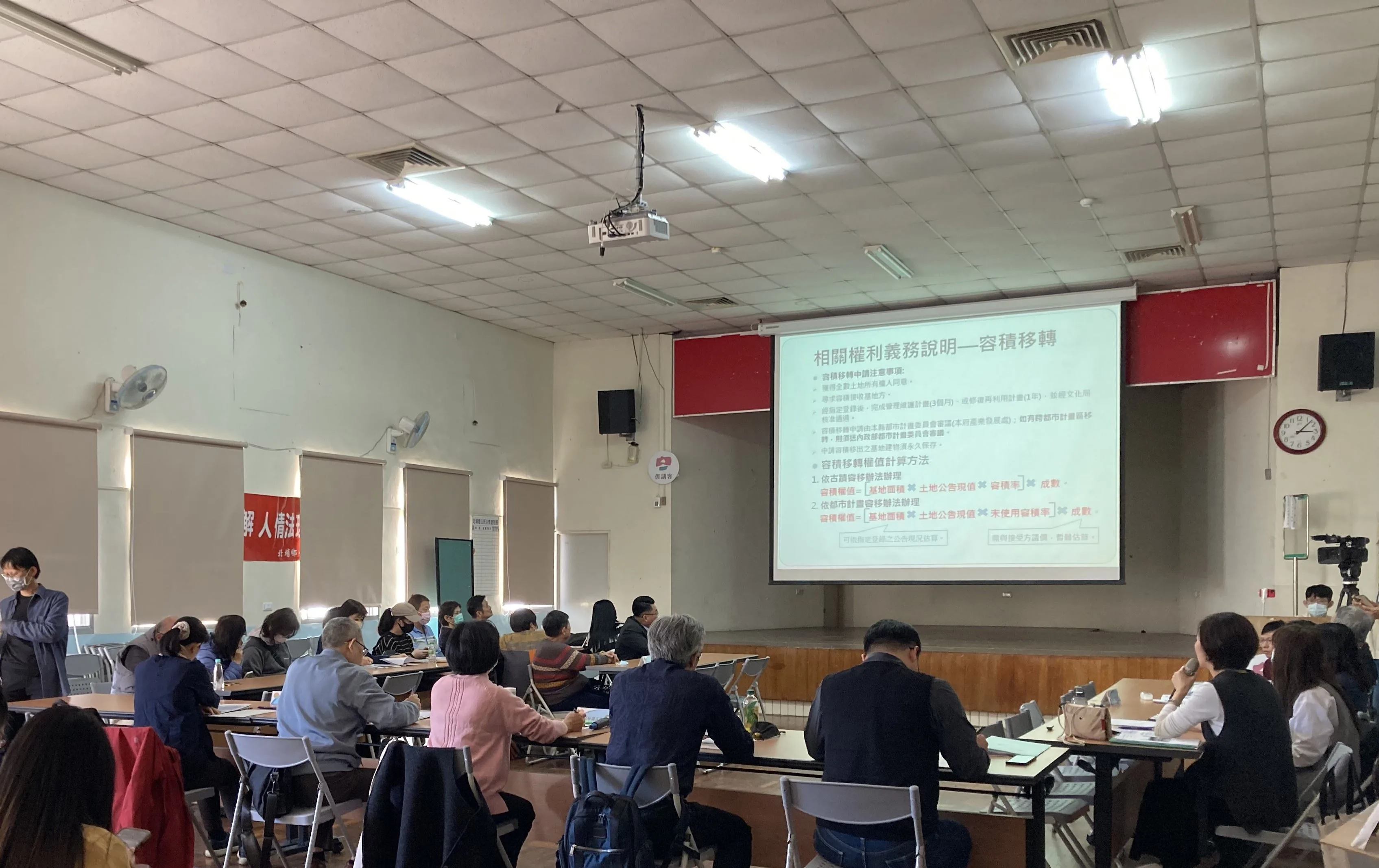 新竹縣政府文化局日前召開「古蹟歷史建築紀念建築聚落建築群史蹟及文化景觀審議會」現場勘查及第2次審議會。新竹縣政府提供