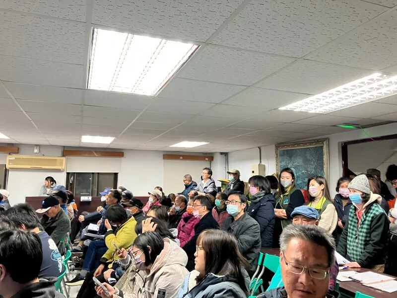 馬祖北竿機場擴建案200億元去（2023）年已獲行政院核定通過，預計關閉機場施工7年，引發居民關注，19日的說明會現場湧入大批人潮，有人憂心機場關閉7年會直接衝擊生計，緊急醫療後送也會受影響。（民眾提供）