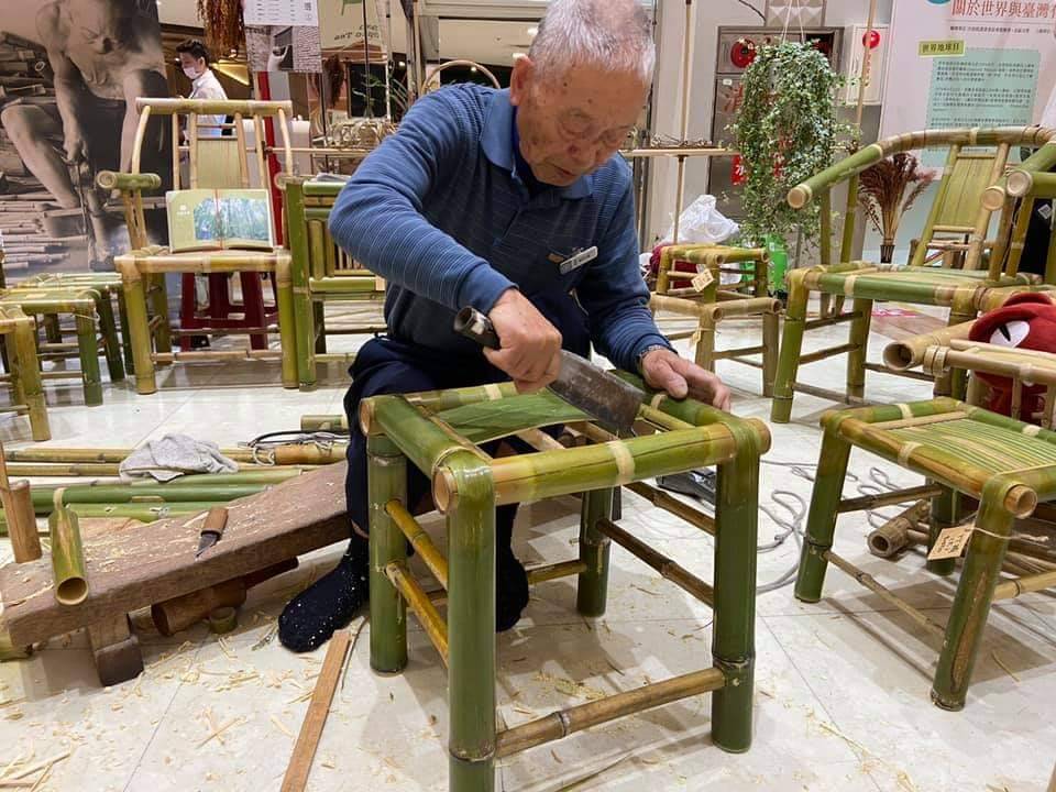 戴阿爐曾在2021年台北忠孝SOGO綠色豐物生活展活動中，販售竹製家具，成為當天銷售量最高的攤位。張博舜提供