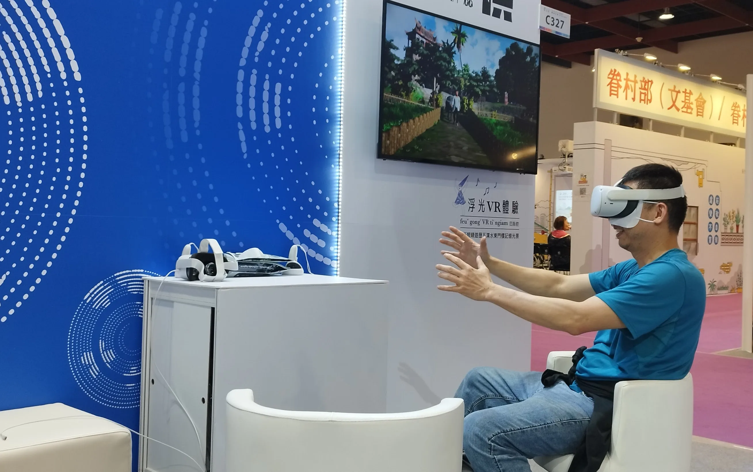 客傳會會場个特色–「浮光VR體驗區」，做得戴上VR頭盔，親身感受這獲得多次國際獎項的VR作品《浮光童夢–五溝水》。鍾孝昇提供