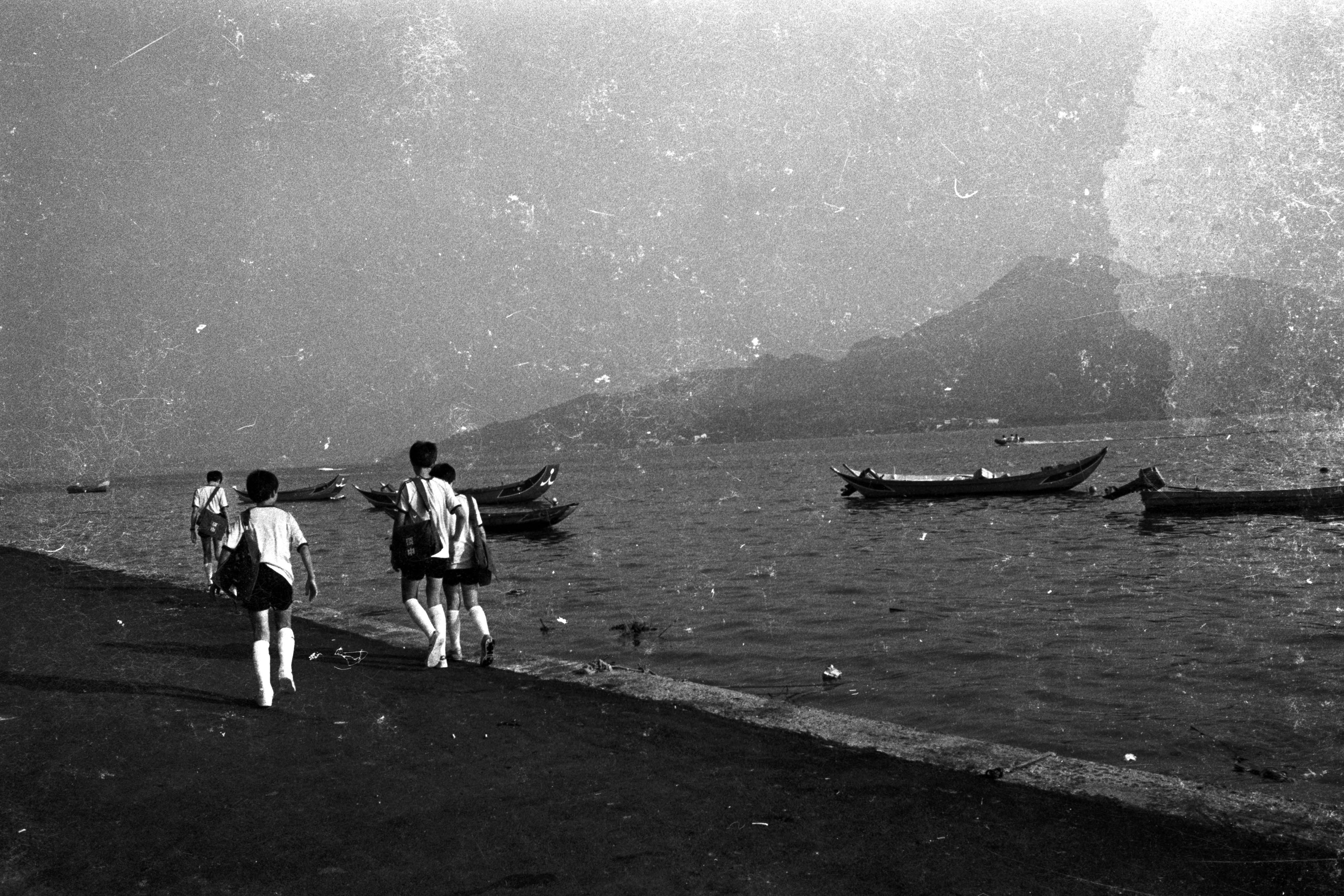 淡水河邊,1989年,收錄於《淡水張良一》。張良一攝