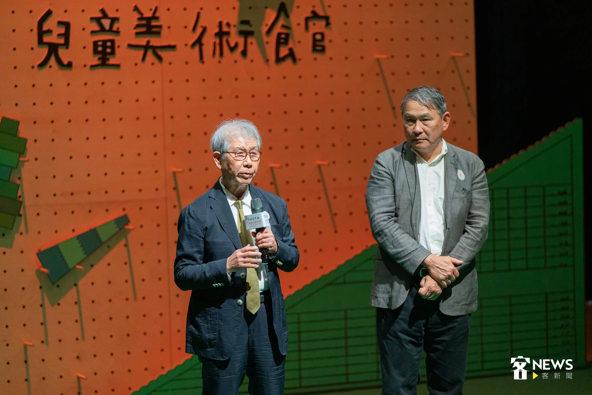 建築師山本理顯(左)與臺灣建築師石昭永(右)攜手打造美術館。洪俊傑攝