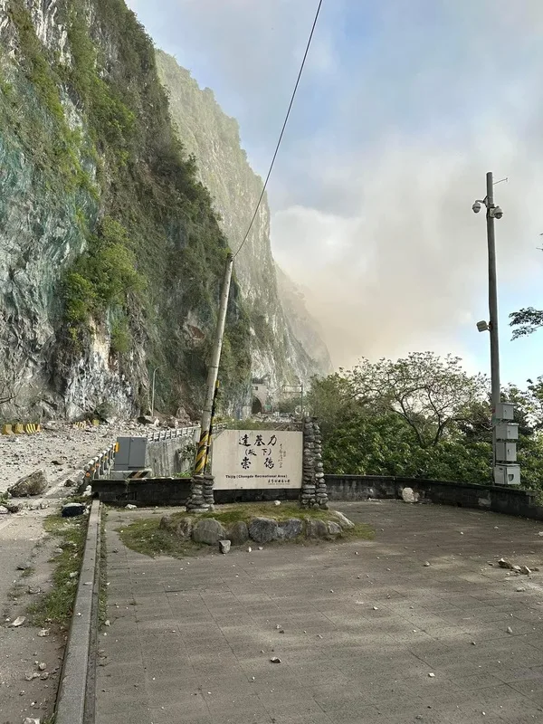 花蓮3日上午發生芮氏規模7.2地震，台9線蘇花路廊蘇澳至崇德只出不進。 中央社