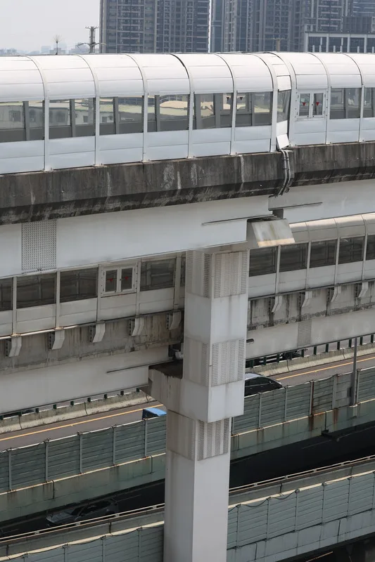 環狀線梁軌移位修復長遠處理　新北：調派公車輸運