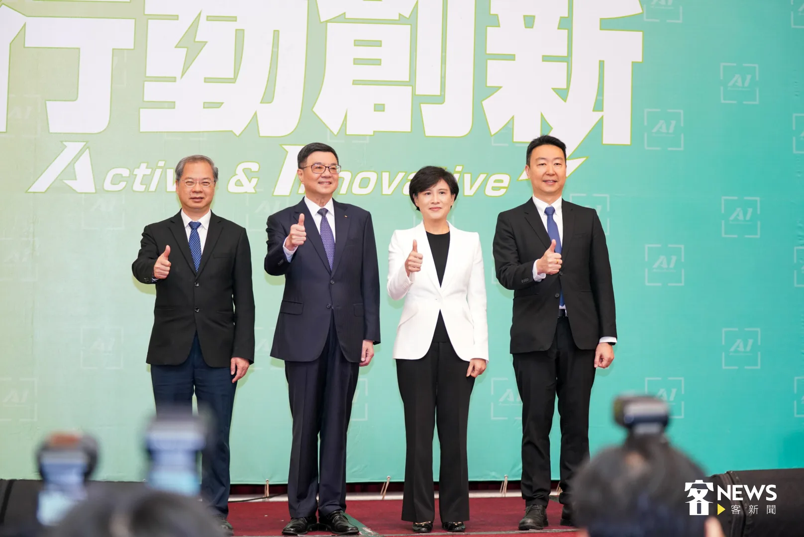 賴清德宣布520後首任閣揆由卓榮泰（左二）擔任行政院長，卓榮泰也率「黃金三角」團隊亮相，行政院副院長由前文化部長鄭麗君（右二）擔任、行政院秘書長由國家發展委員會主委龔明鑫（左一）擔任、行政院發言人由賴清德競選團隊發言人陳世凱（右一）擔任。李台源攝