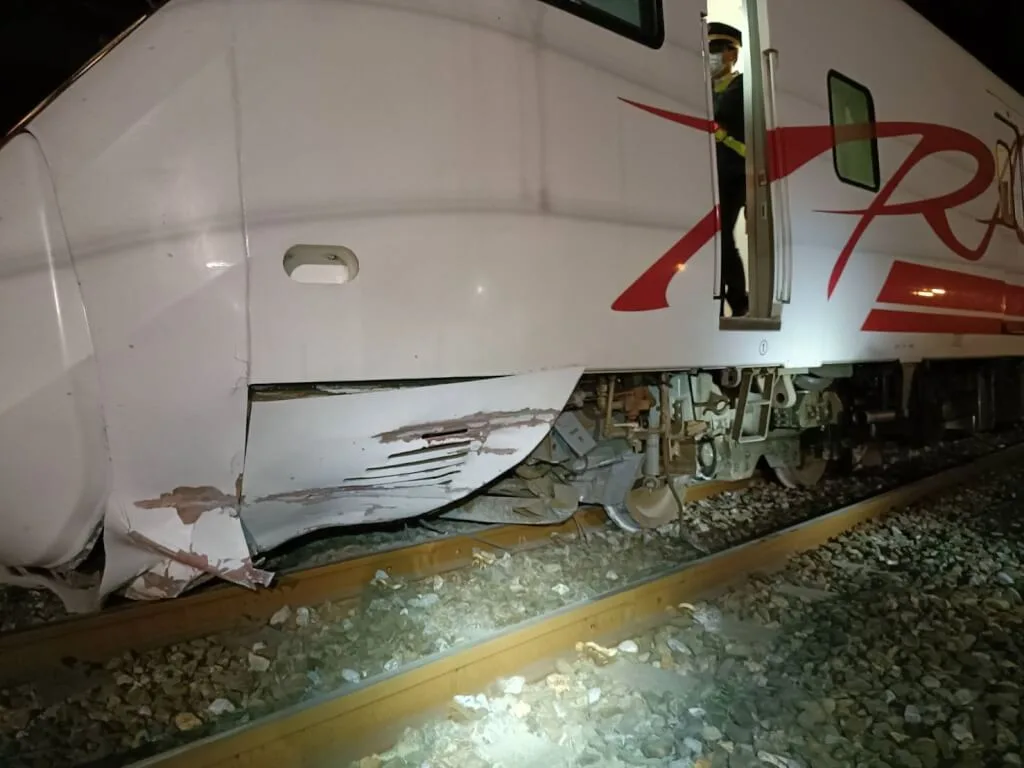 普悠瑪號撞落石急搶修　所幸無人受傷今晨恢復通車