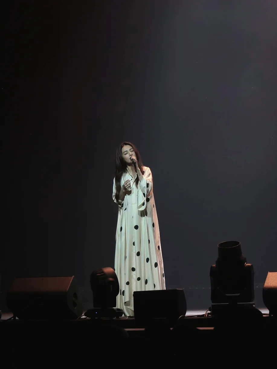 田馥甄Hebe演唱_《H³ RIZZ UP 演唱會》，首次演唱夯劇《茶金》客語插曲《詩的第一行》客委會提供