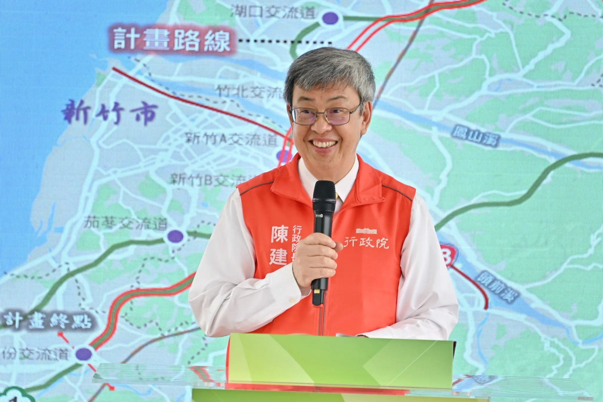 行政院長陳建仁視察「國道1號楊梅至頭份段拓寬工程」。行政院提供