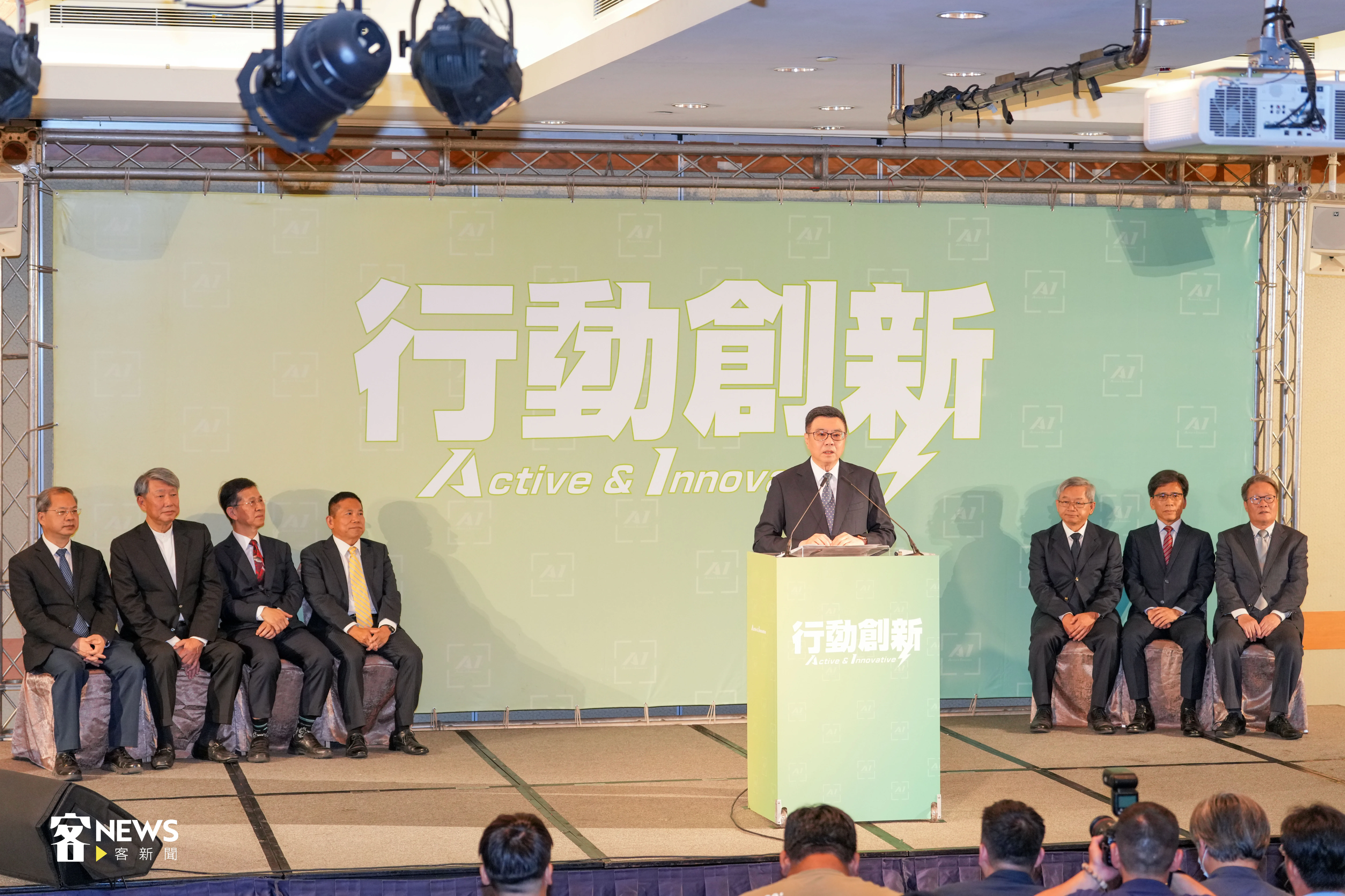 準行政院長卓榮泰宣布第三波內閣人事名單，期勉新閣員要用行動創新、迎接AI時代。宋佩遙攝