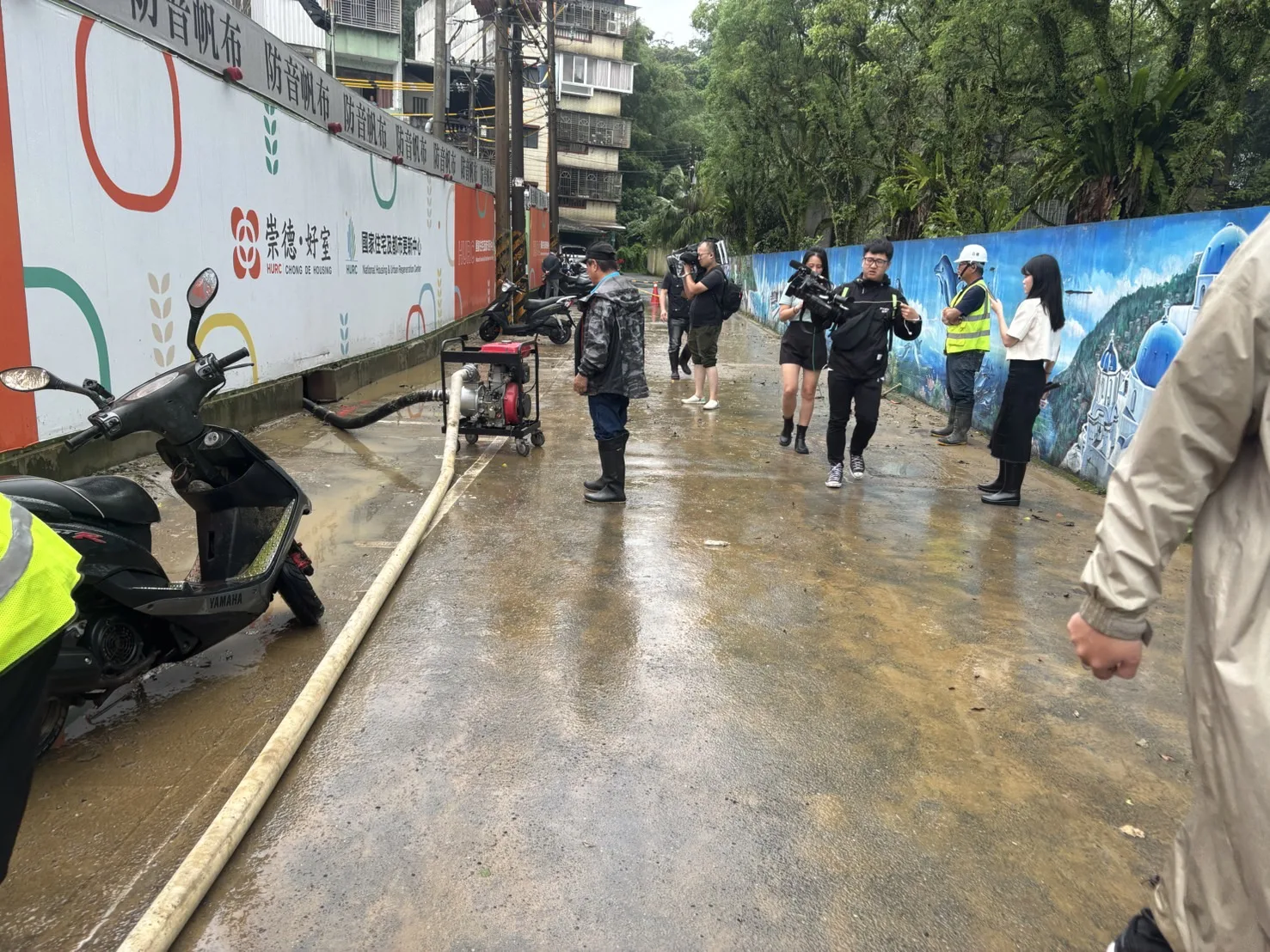新北市汐止區崇德國小（茄苳街、中華路）積水已退，交通恢復通行。汐止區公所提供