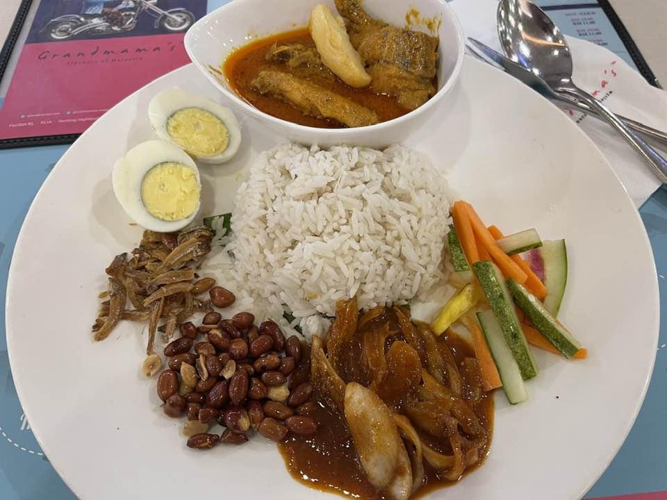 馬來西亞國民美食,椰漿飯Nasi Lemak。印尼民眾提供