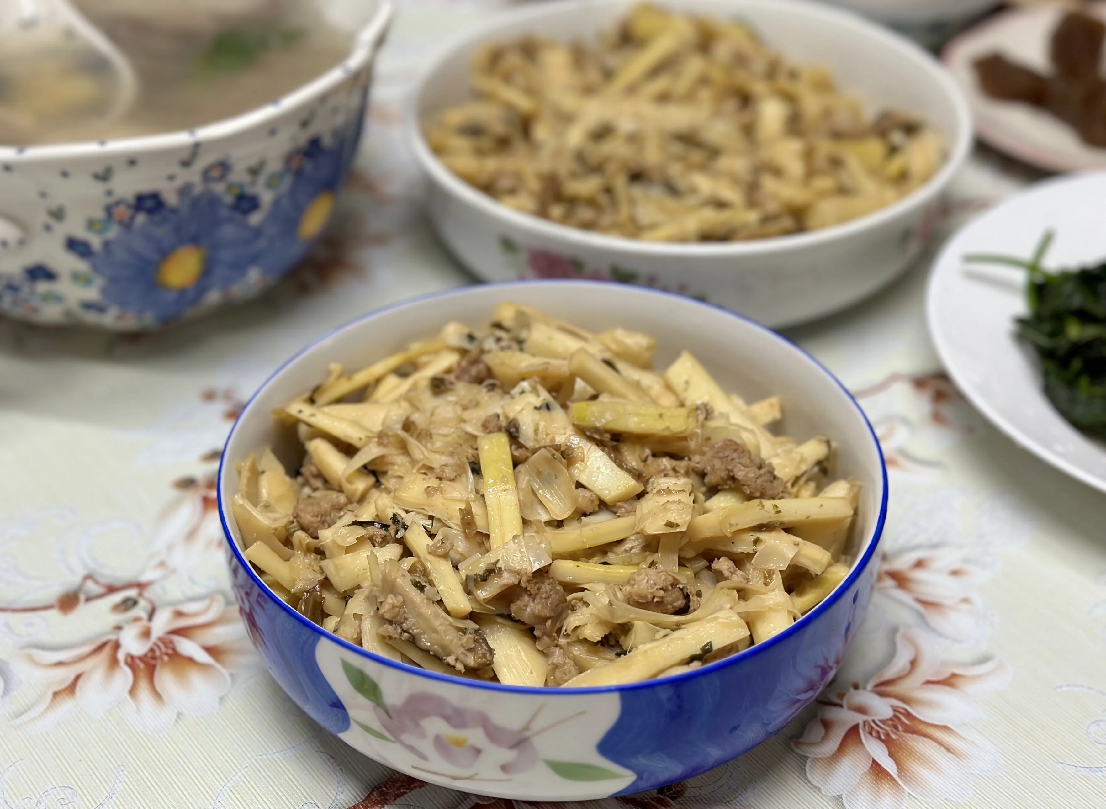 覆菜肉末炒桂竹筍是最家常的做法，半個月內天天上桌，實屬日常。蕭秀琴攝