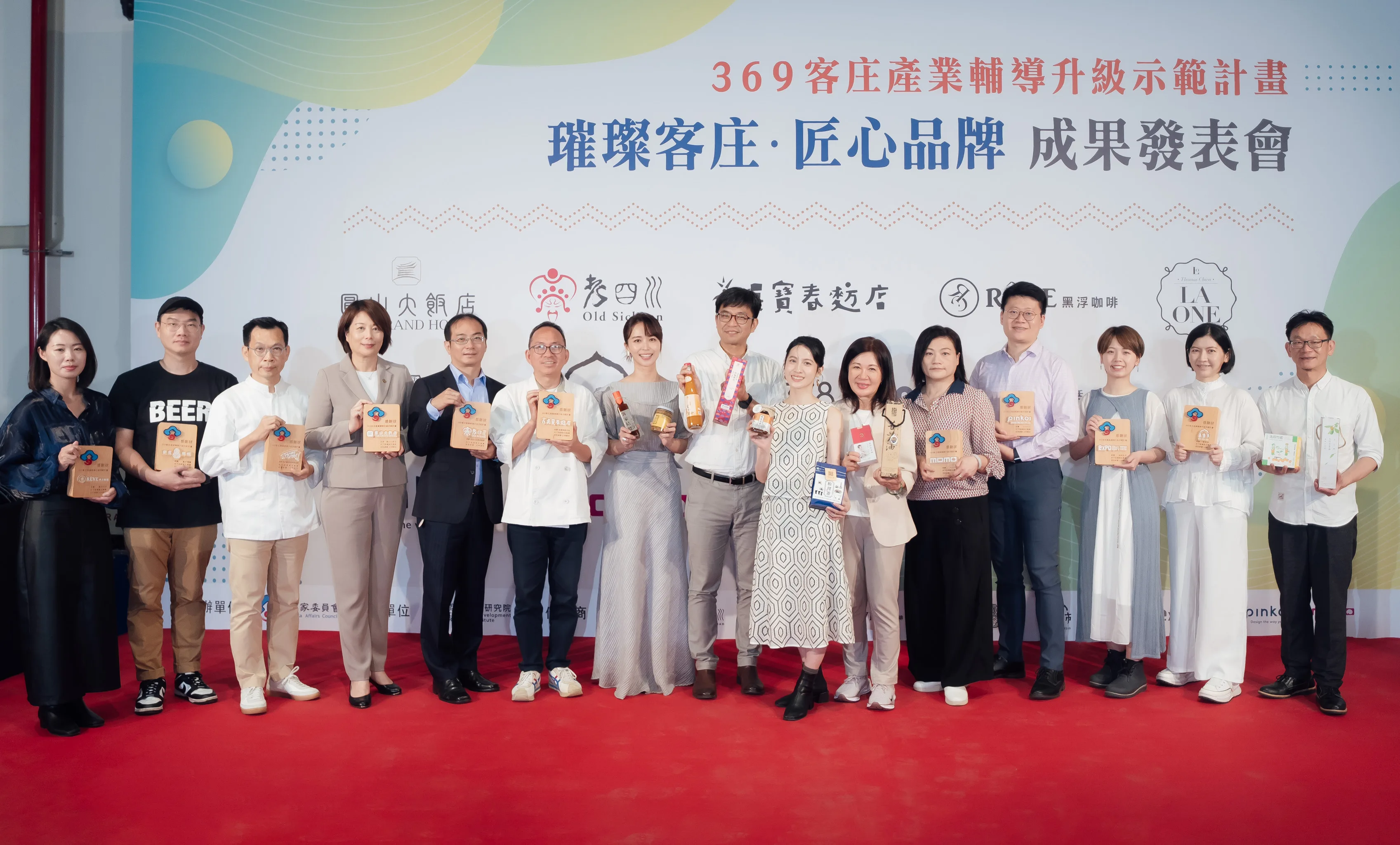 客委會輔導8大客庄特色產業品牌,希望可以讓更多人親近並感受客家飲食文化魅力與價值。客委會提供
