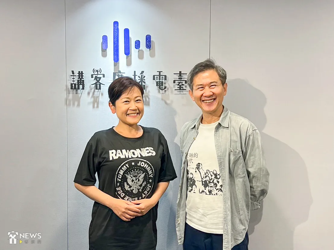 導演陳文彬(右)接受講客廣播電臺主持人宋菁玲(左)專訪。講客廣播電臺提供