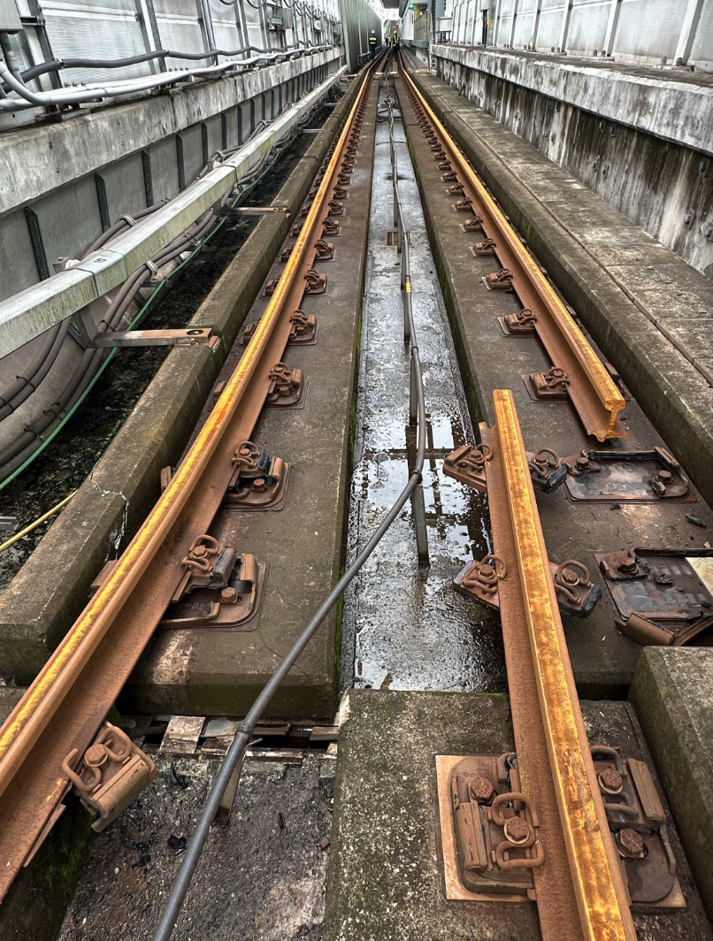 環狀捷運線軌道因地震影響，軌道竟然段開了。新北市捷運局提供