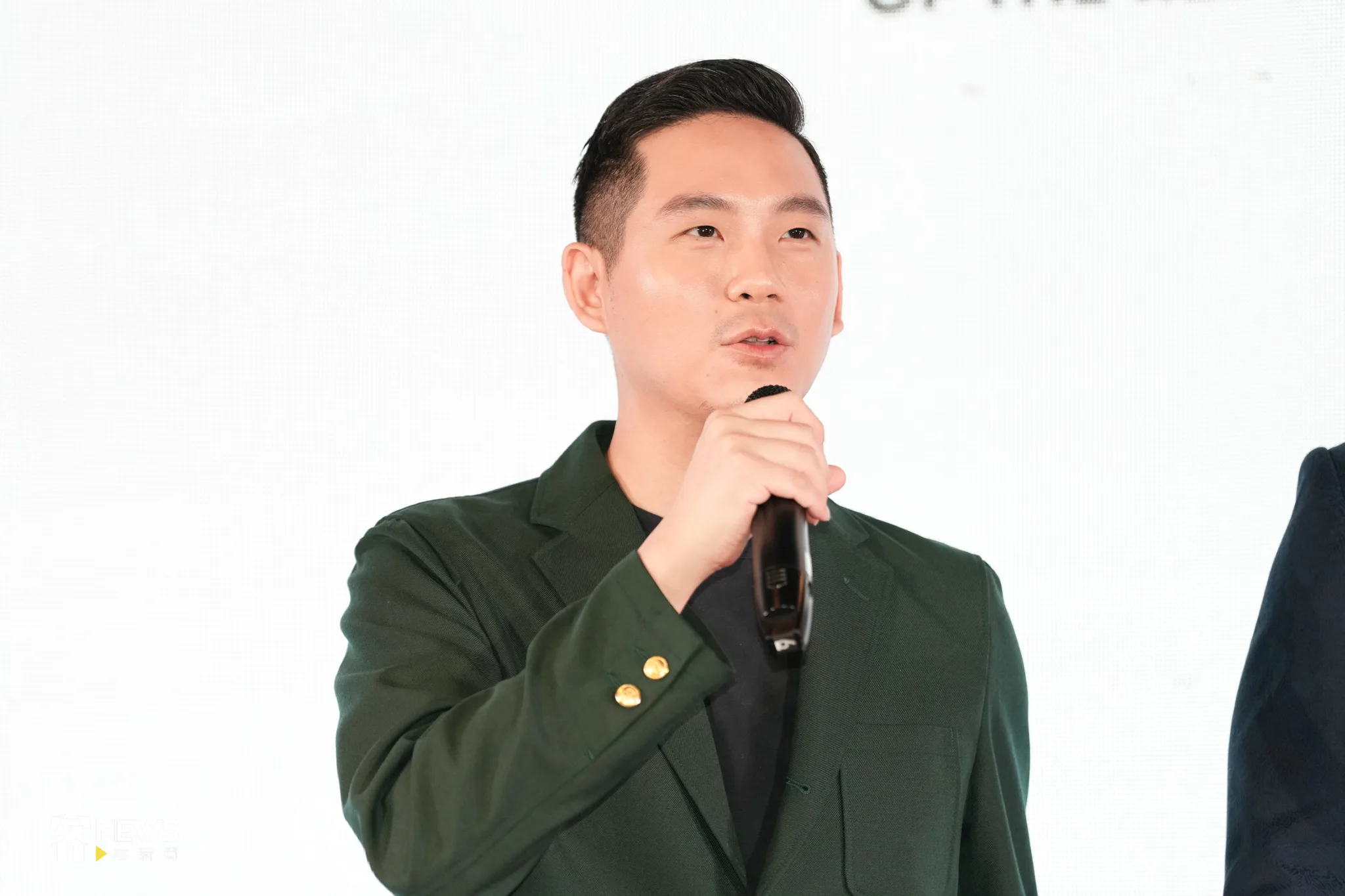 設計師顏伯駿操刀520總統就職主視覺。宋佩遙攝