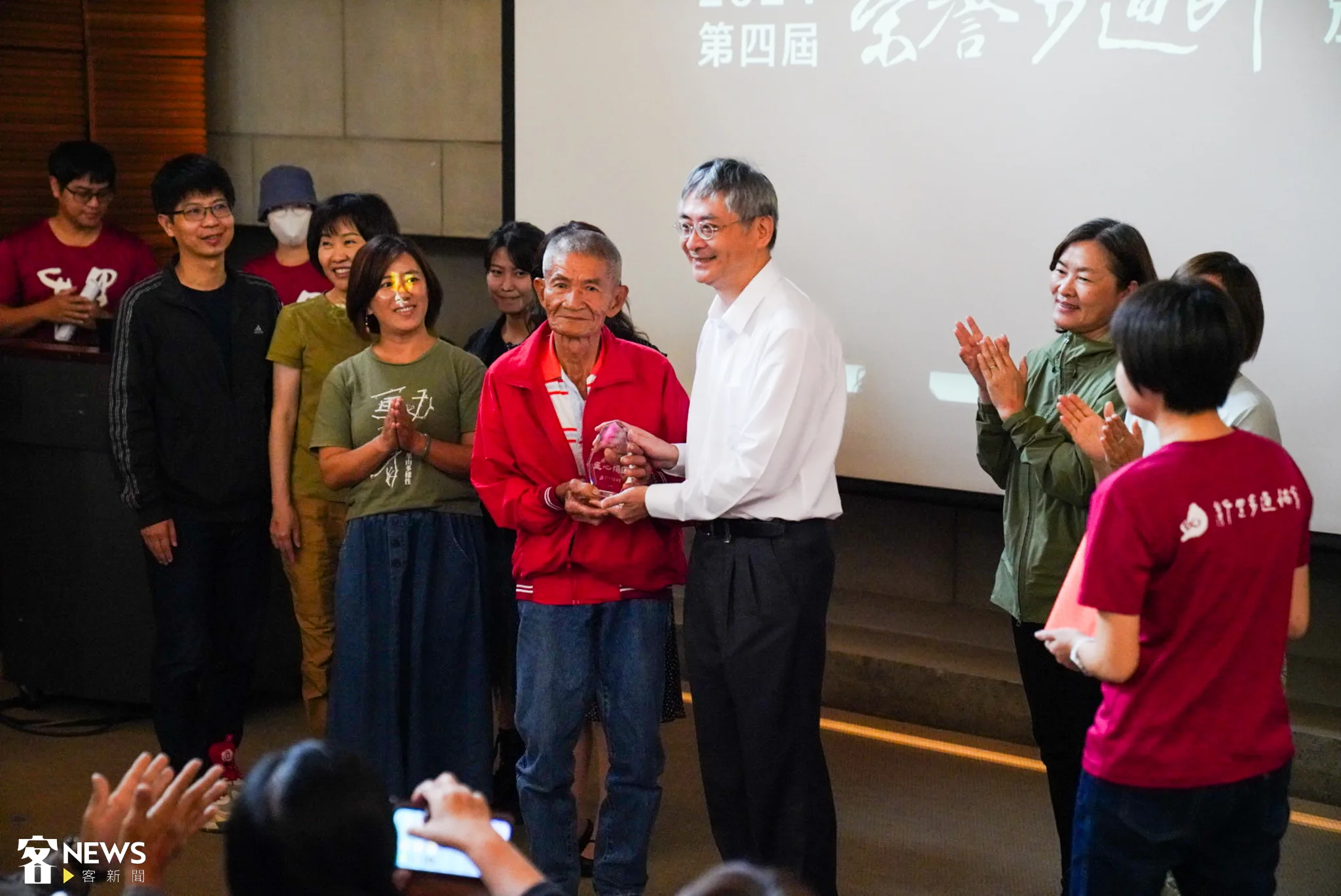 高雄六龜客家鄉親謝福興獲得第4屆榮譽步道師殊榮。蘇佑昇攝