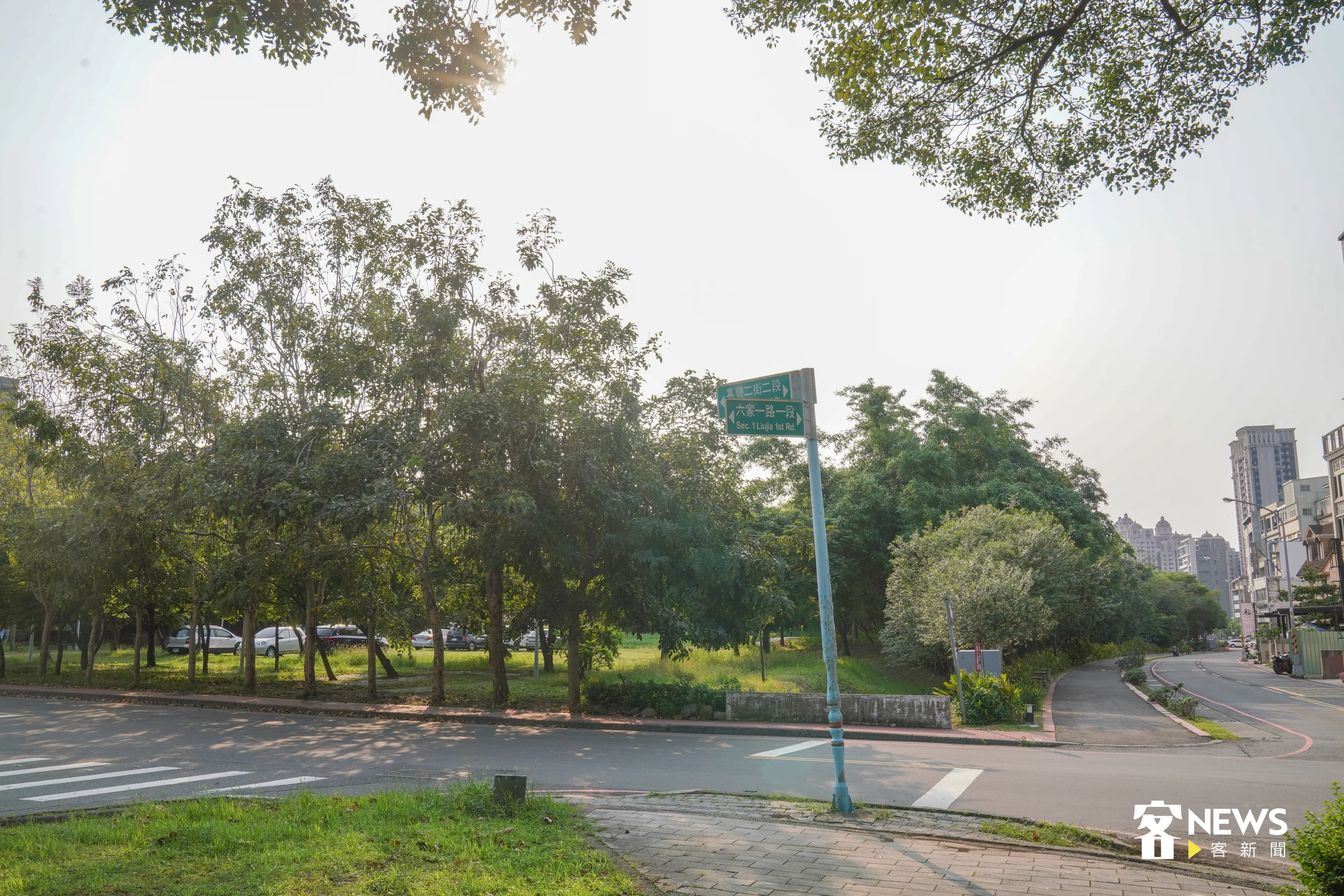 聯群電子興建商辦大樓預定地,就在六家一路一段與嘉豐二街二段交叉路口旁的停場。洪俊傑攝