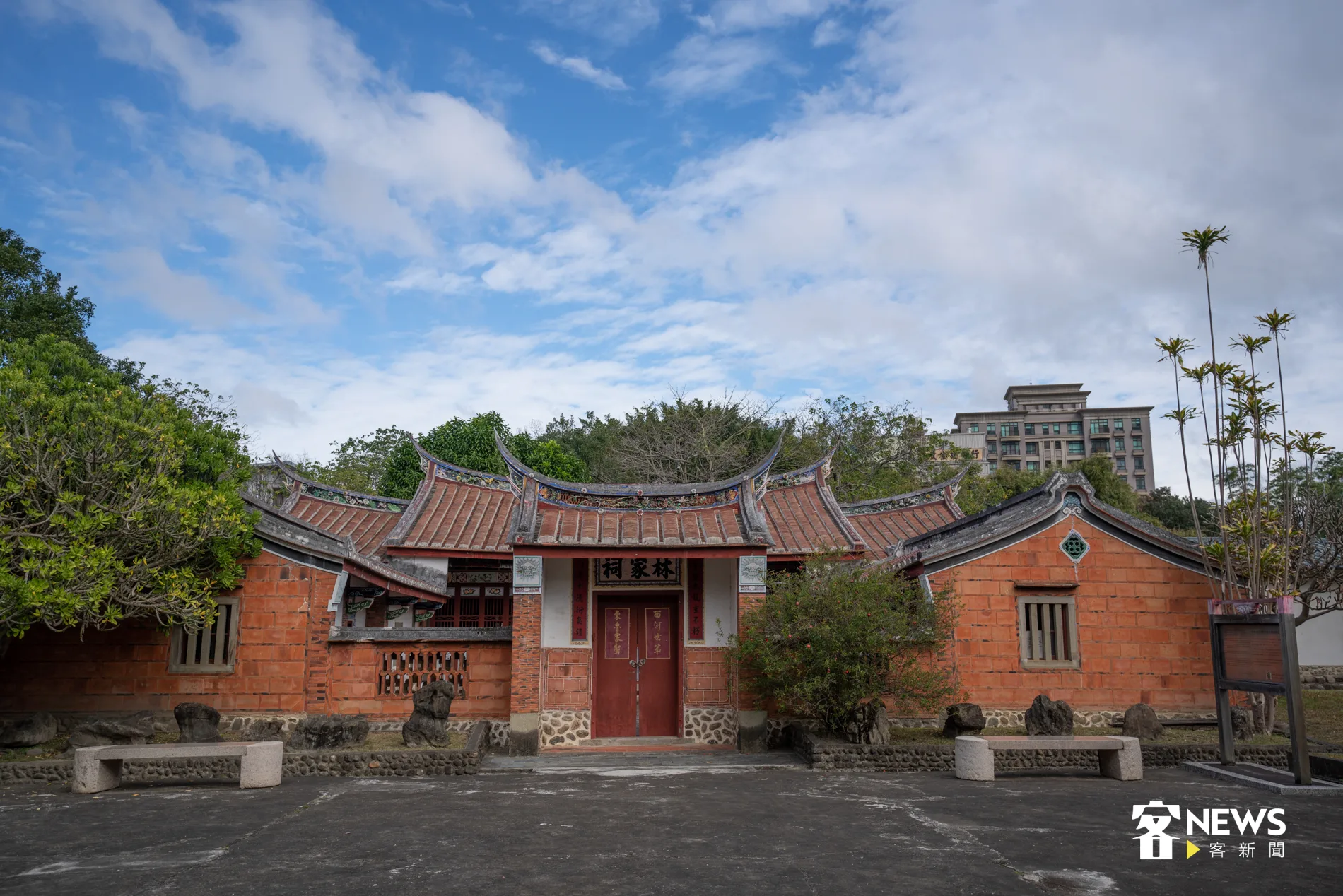六堆老屋群代表之一的伙房-林家祠,一望無垠可看到天空,相當壯麗。客新聞資料照