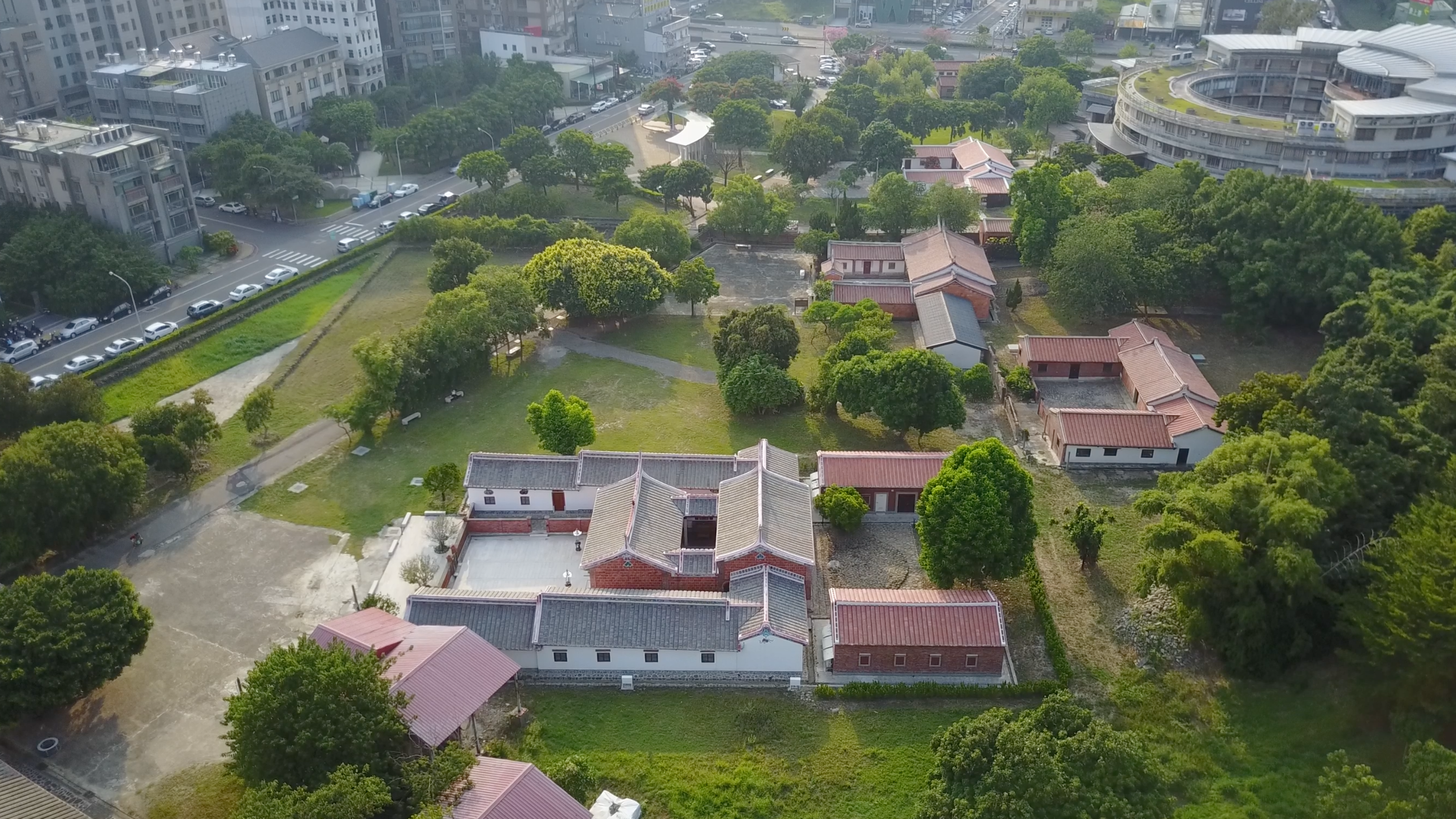竹北六家老屋聚落古蹟群保留完整的客家建築,老屋錯落保持原有的風貌,精緻而唯美已成北台灣客庄知名文化景點。莊勝鴻攝
