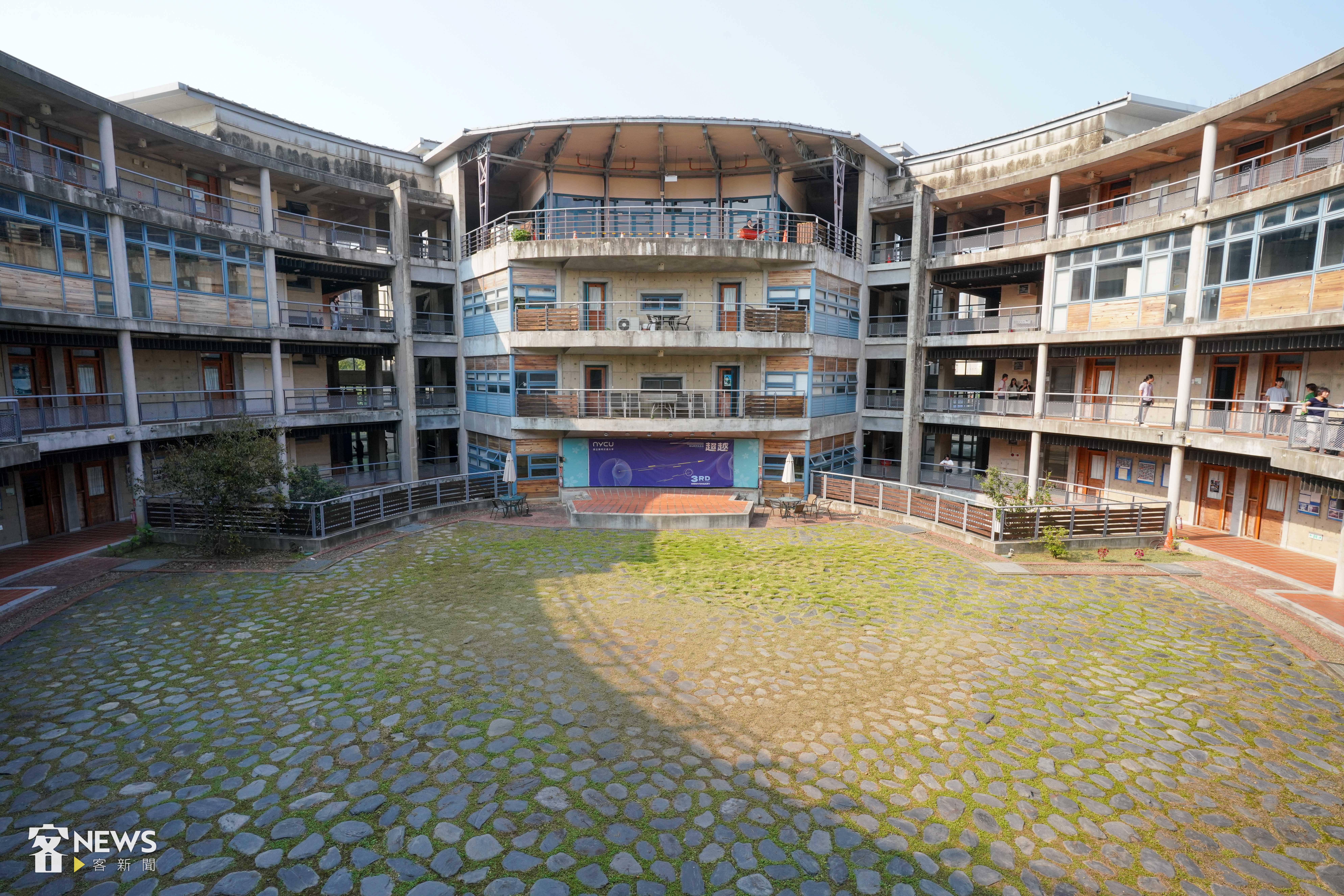 陽明交大客家文化學院為圓樓建築形式。洪俊傑攝