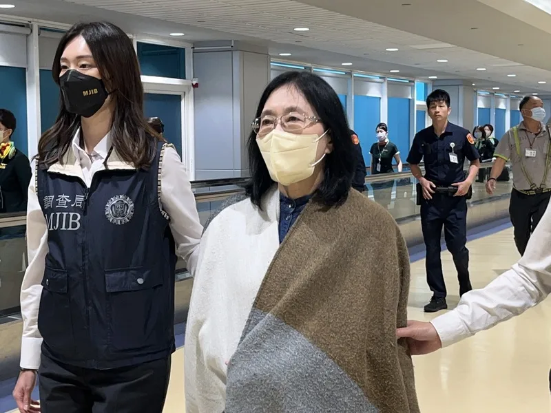 網紅貴婦奈奈的公公黃立雄涉嫌詐欺，潛逃到加拿大遭通緝，妻子黃林麗真因另涉詐欺案遭士林地檢署通緝，3日也一同回台，將解送士檢歸案。中央社