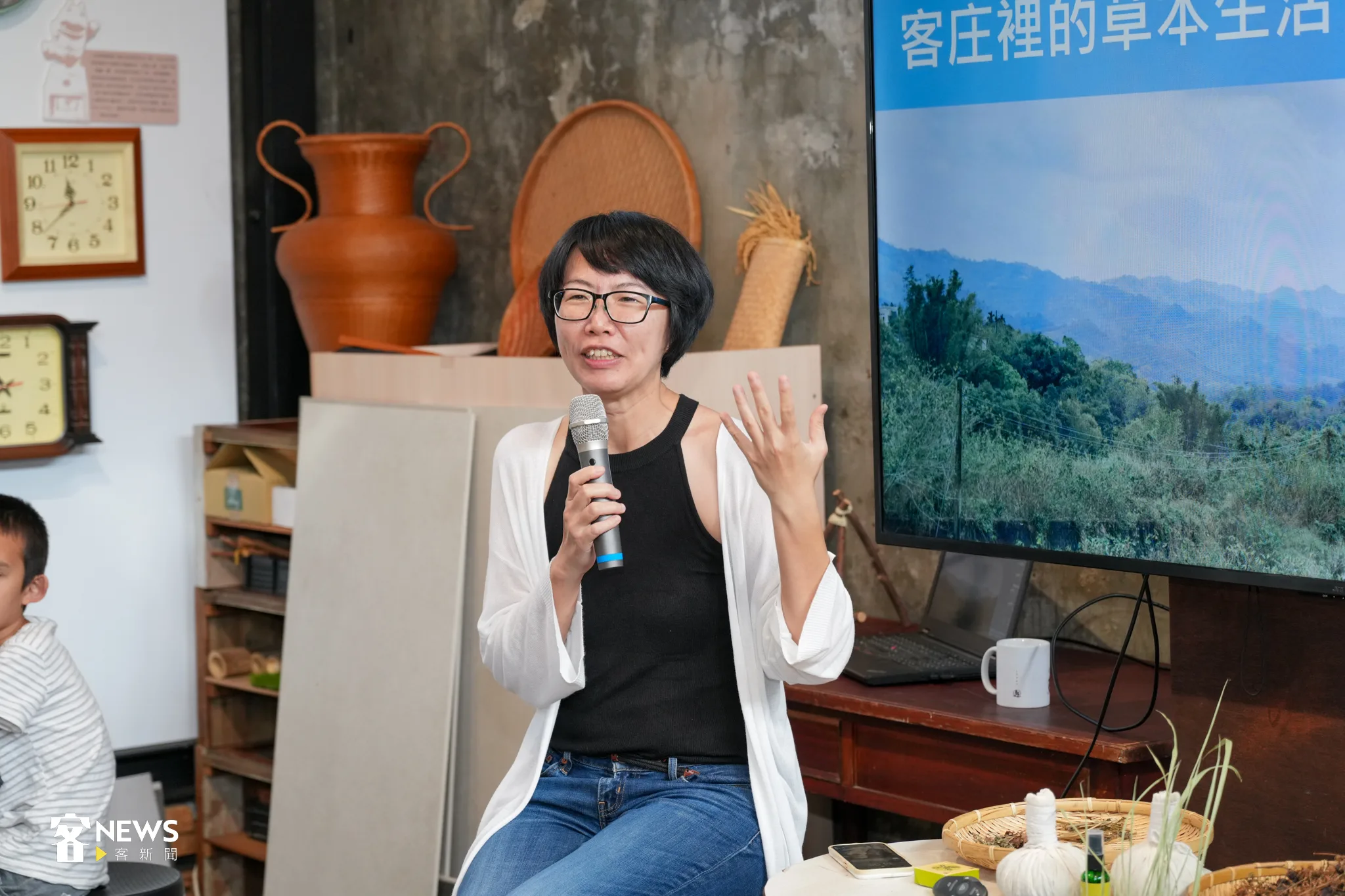 地方採集者Haka小姐熱情地與大家分享「如何用客家草本療癒身心靈的過程」。宋佩遙攝