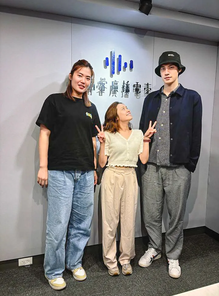 身高148公分的曾止妤,站在186公分高的羅宏正與181公分的楊晴身旁顯得特別嬌小。曾止妤提供