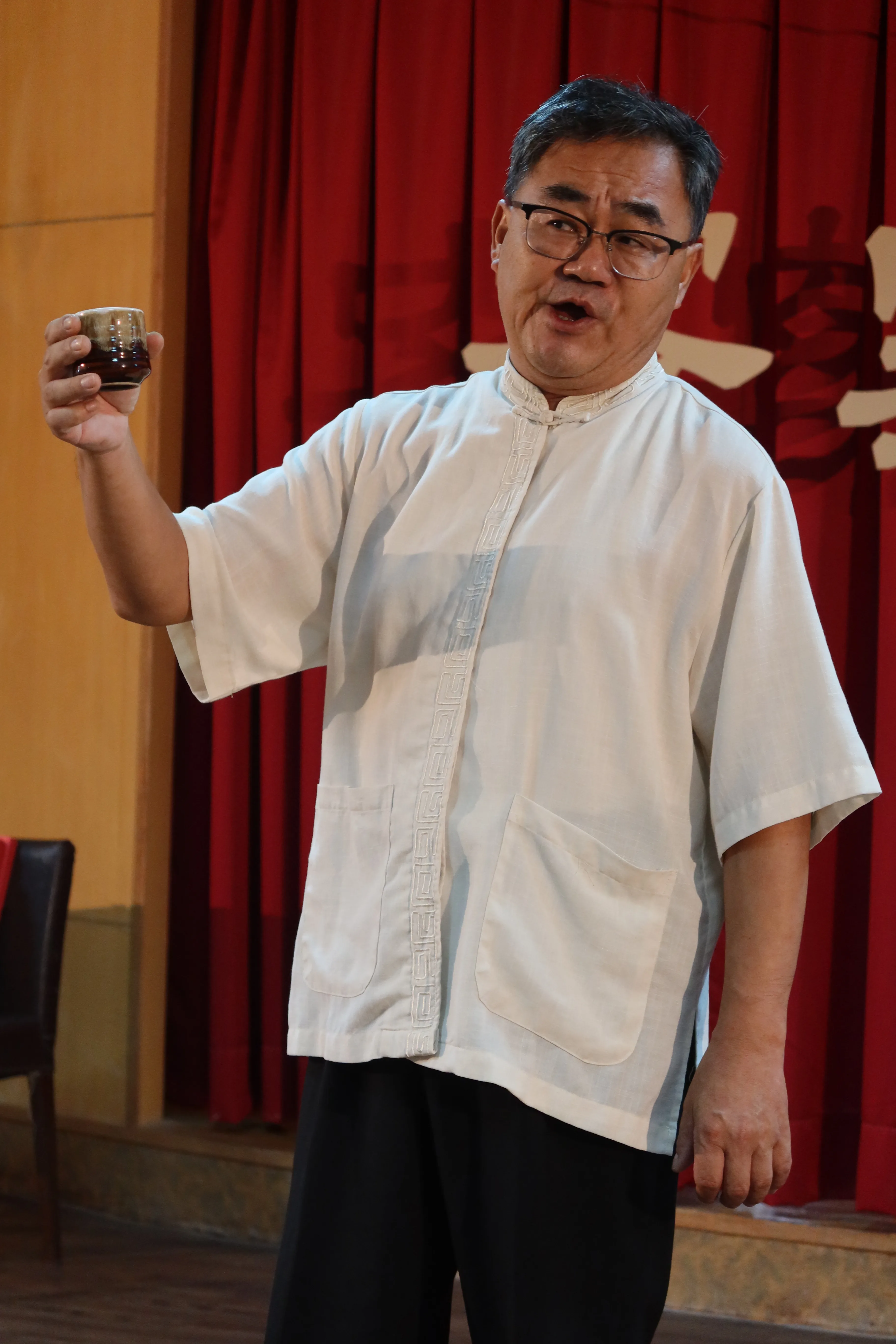 中高音陳欣豪唱演俱佳,以客語清唱李白「月下獨酌」。何來美攝