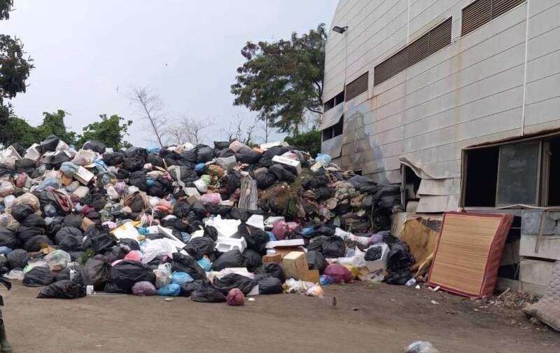小琉球堆置600噸垃圾　屏縣府出手調度貨輪估3週清完