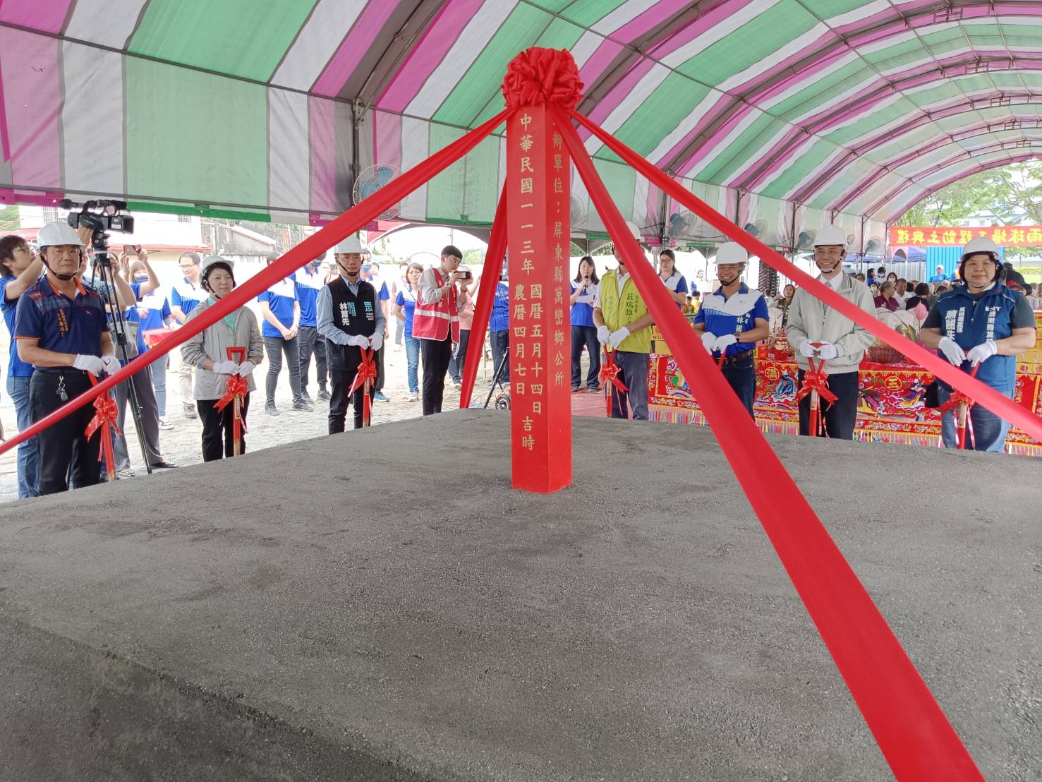 萬巒泗溝水村風雨球場今天動土，預計年底完工。萬巒鄉公所提供