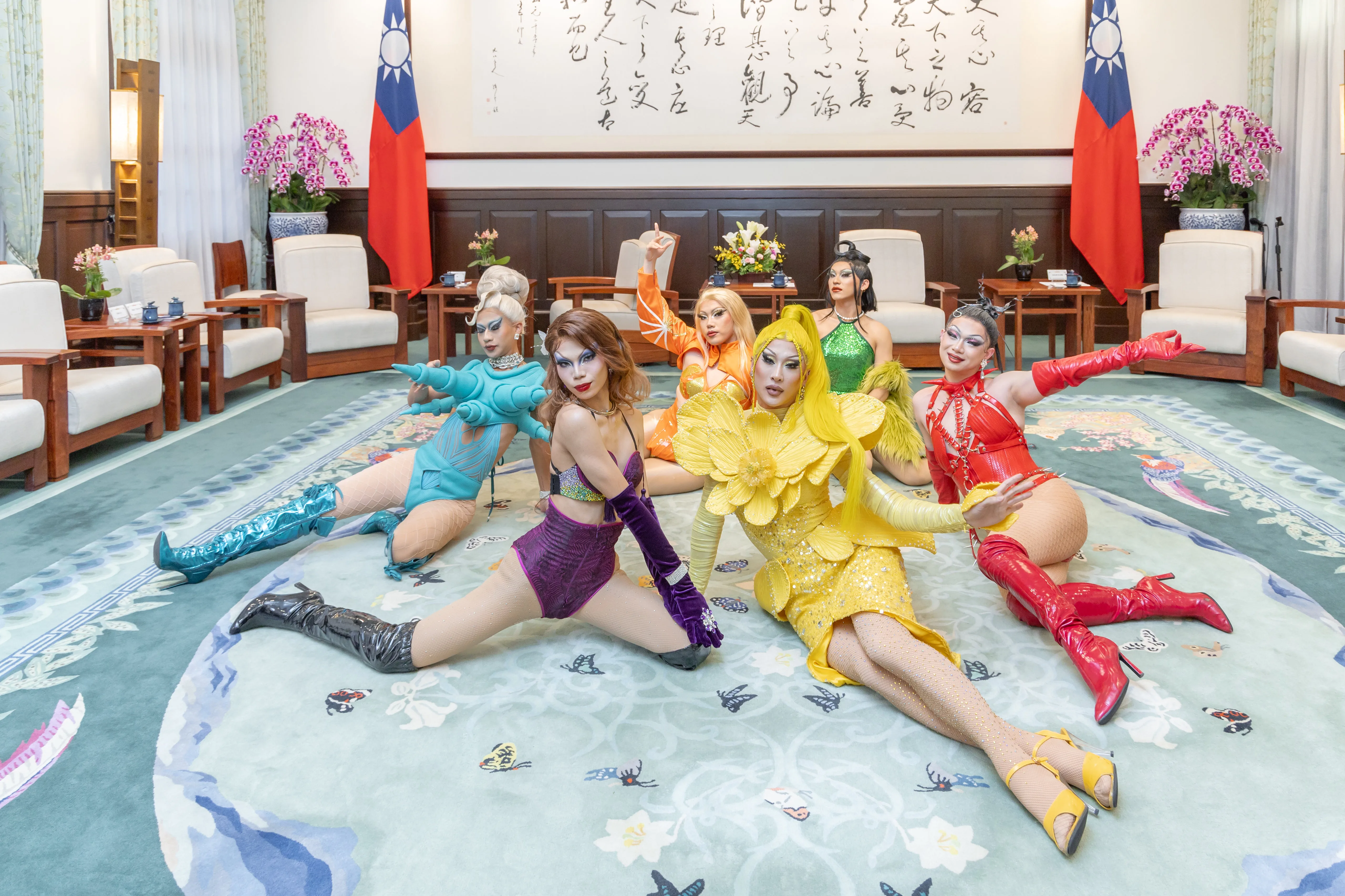 變裝皇后讓總統府第一次這麼熱鬧且五彩繽紛。翻攝自總統府官網。