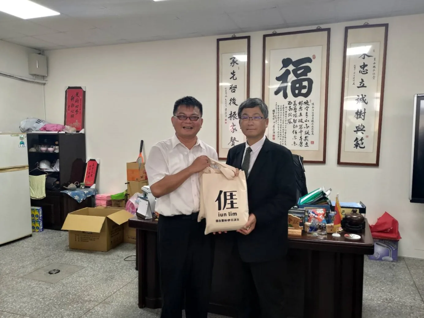 楊長鎮感謝崙背國小校長李秉承共下推動客語教學，他也說:在這麼多人一起努力之下，詔安客一定會越來越好。客委會提供