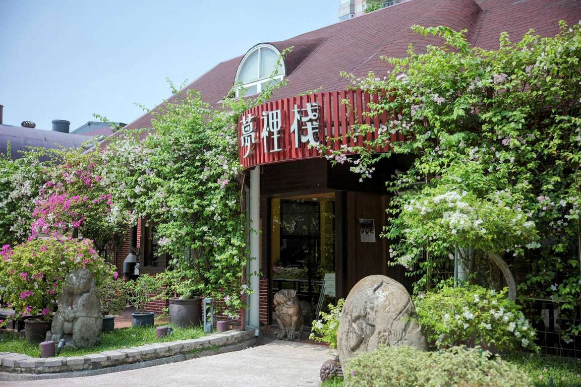 「夢裡棧」別具南洋風情。翻攝自高雄市政府觀光局官網。