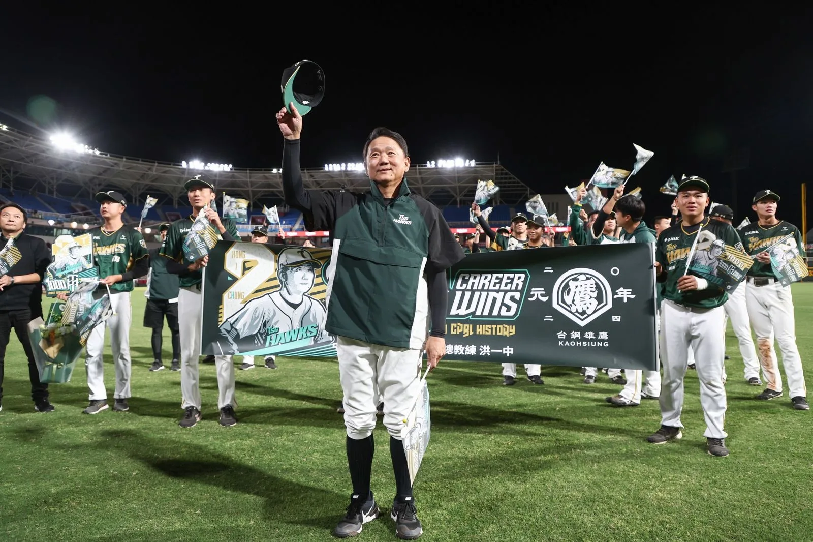 台鋼擊敗樂天　洪一中執教生涯千勝達陣！中職史上第一人