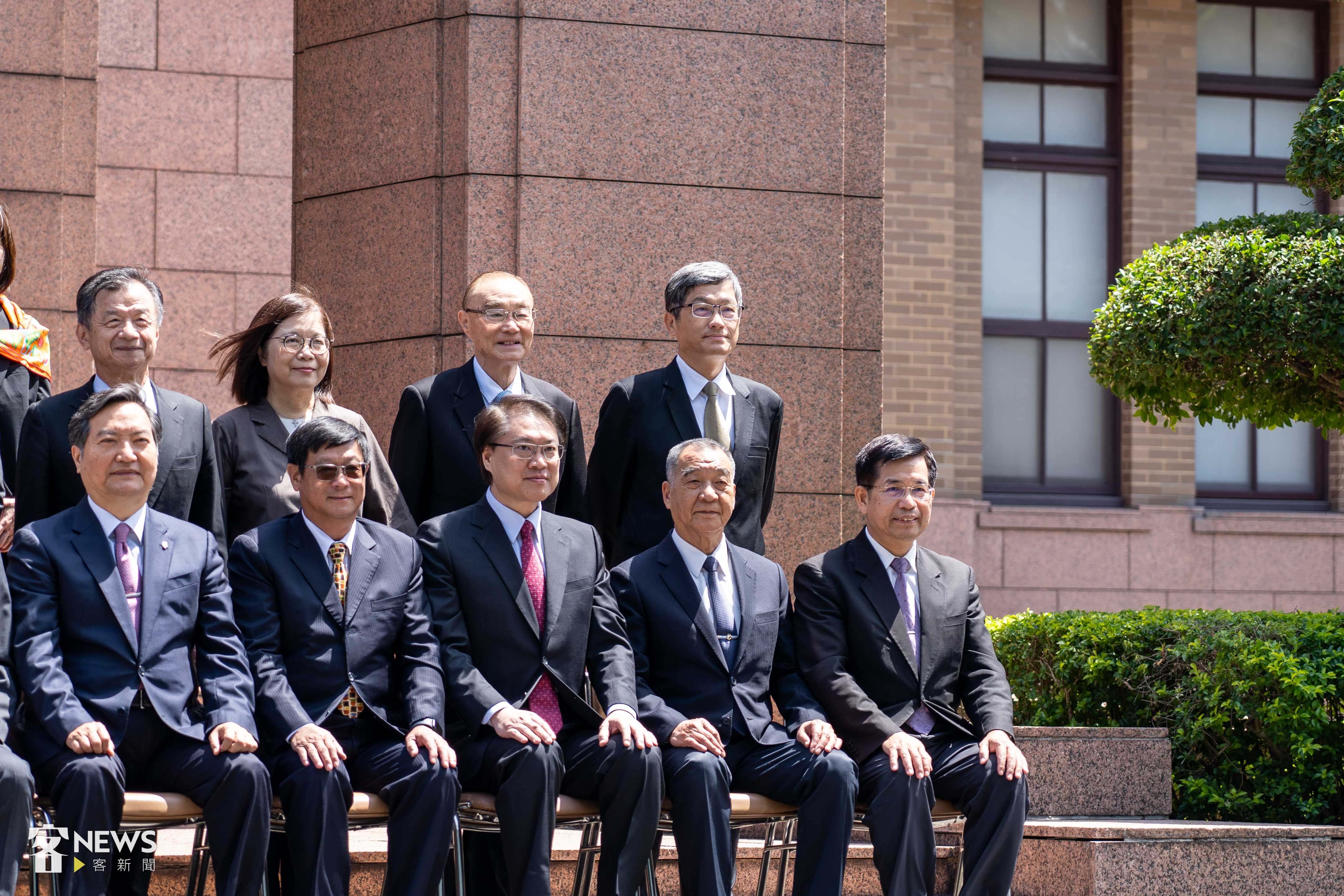 第二排站立者最右邊為客委會主委楊長鎮。李台源攝