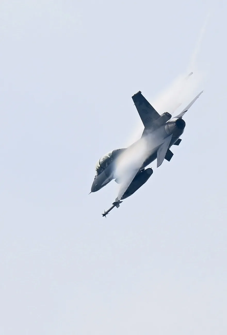 520就職典禮空中全兵力預演　雷虎小組飛越總統府