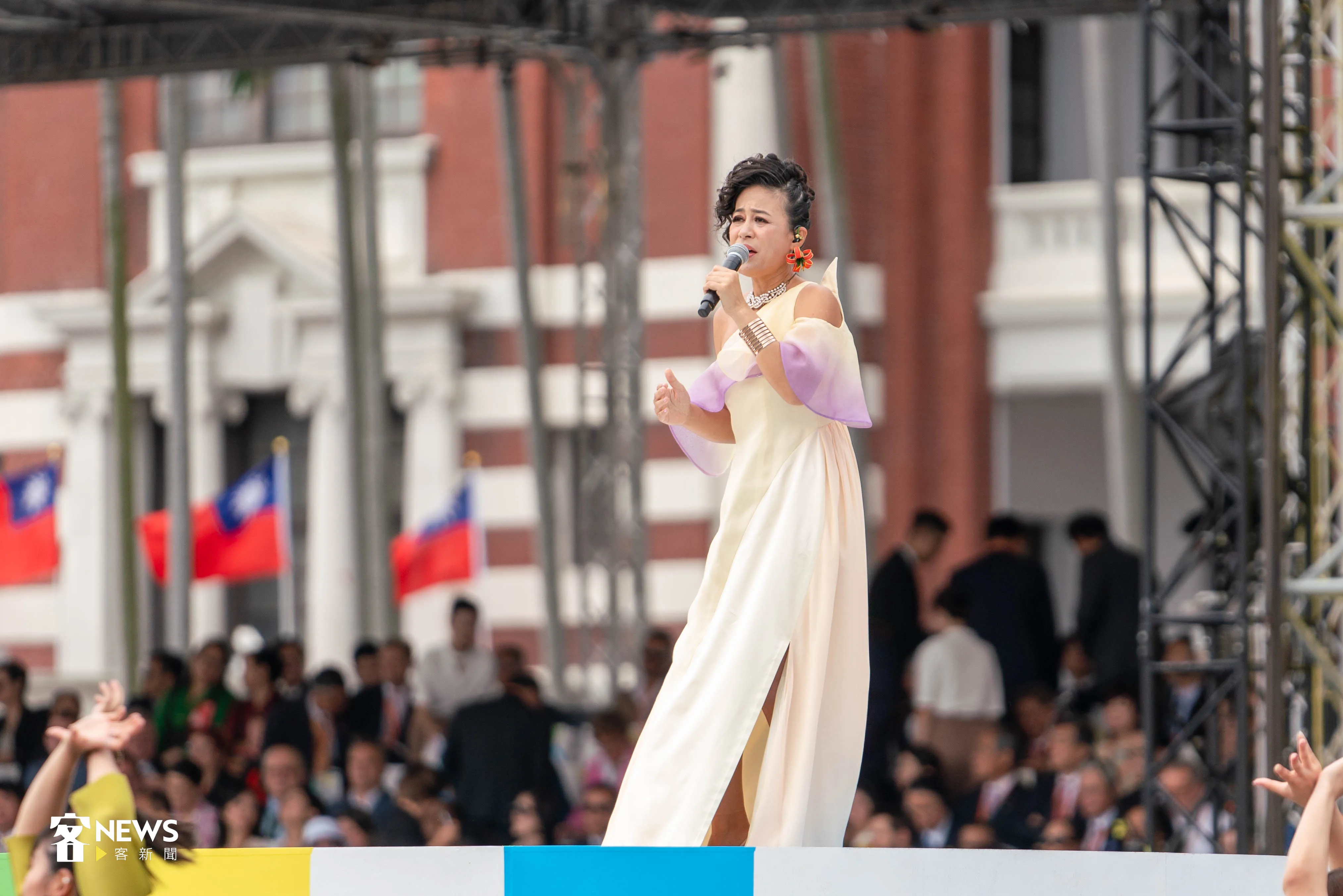 《土地之愛 唱響台灣》由金曲獎得主以莉・高露、闖劇場帶來演出。范修語攝