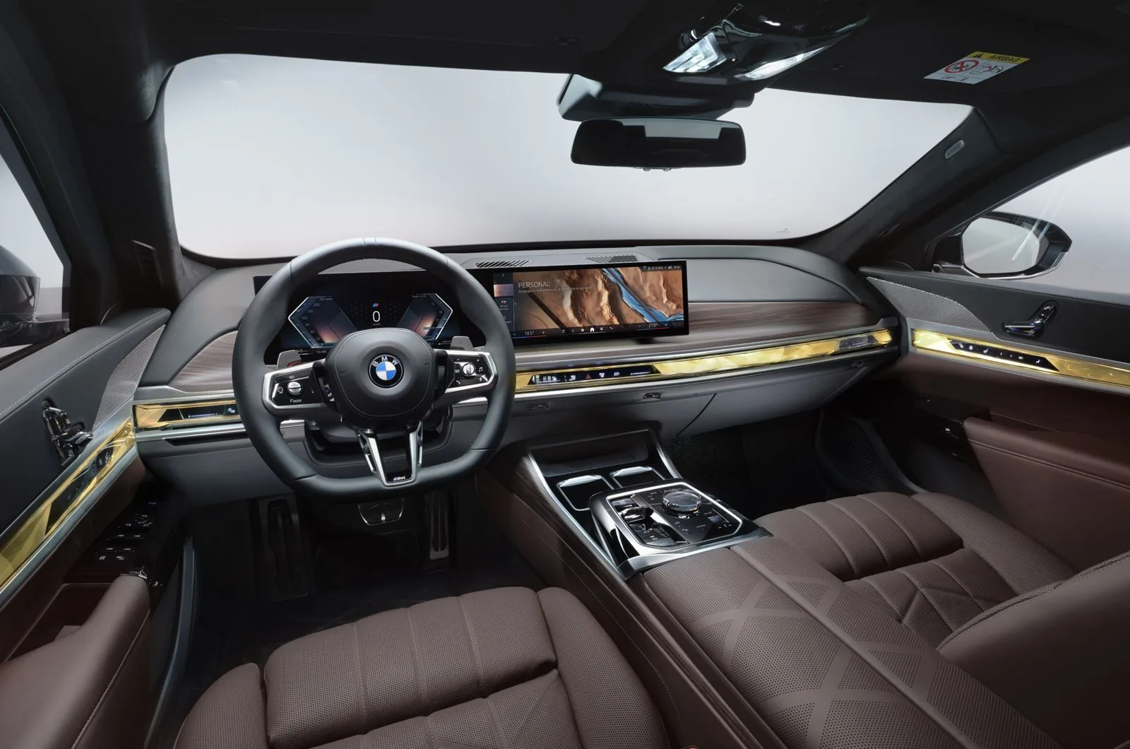 新任總統座駕 BMW 760i xDrive Protection 是在 7 系列基礎下打造的頂級安全車款。翻攝畫面